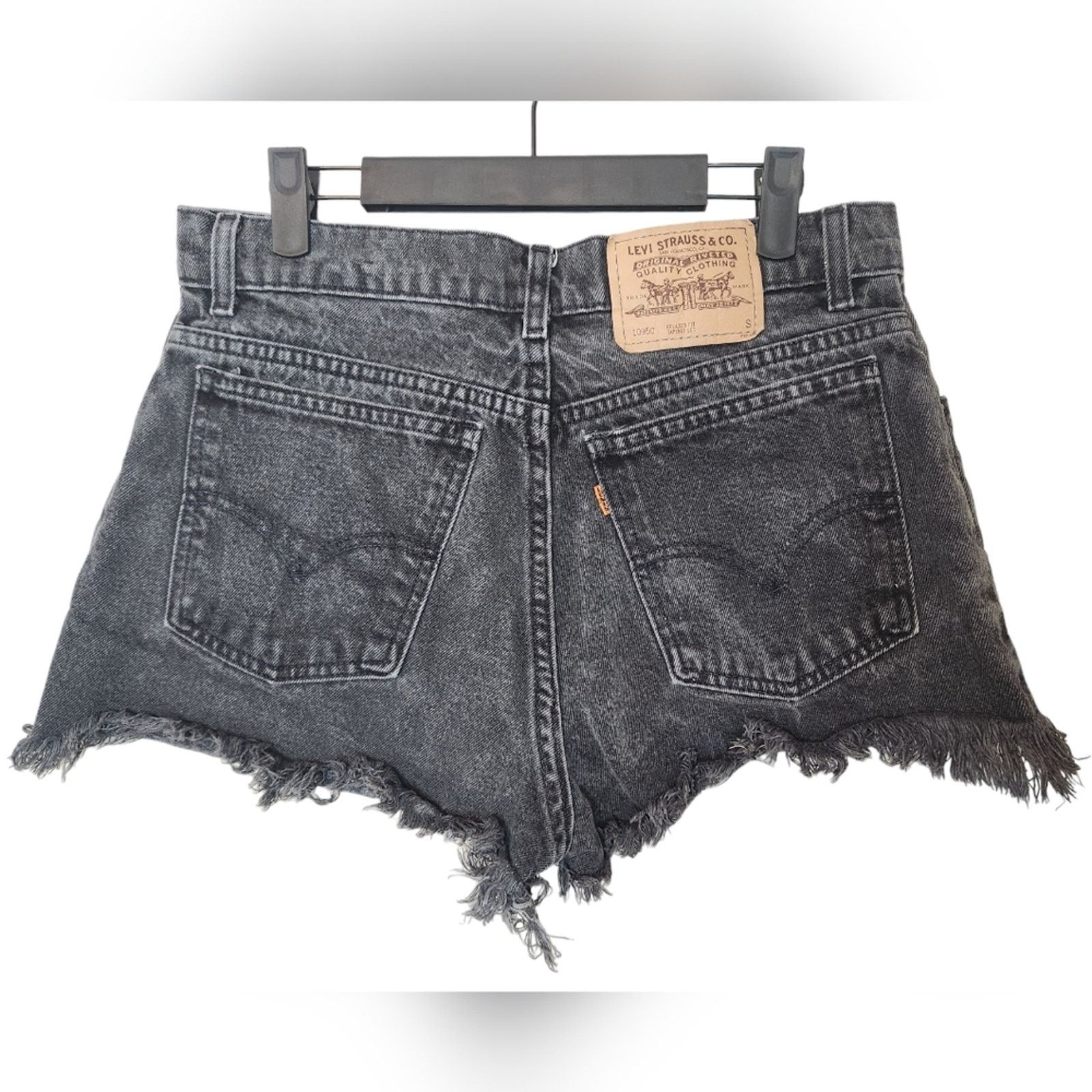 Levi's Vintage Levis Orange Tab 950 relaxed cut off shorts 90s Size 30" / US 8 / IT 44 - 9 Thumbnail