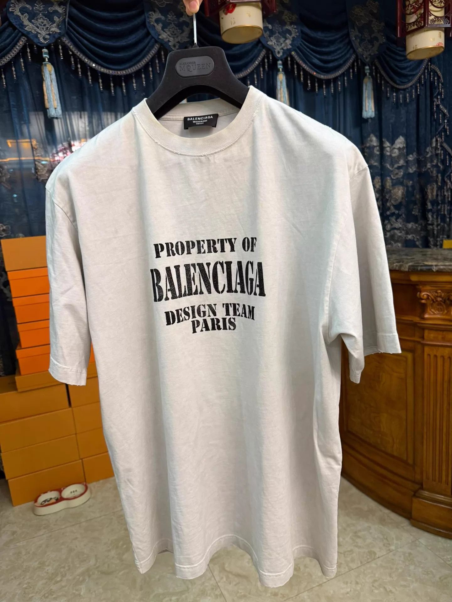 Balenciaga Balenciaga Distressed Big Logo S/S T-Shirt S (L/XL) Worn 2x Size US S / EU 44-46 / 1 - 1 Thumbnail