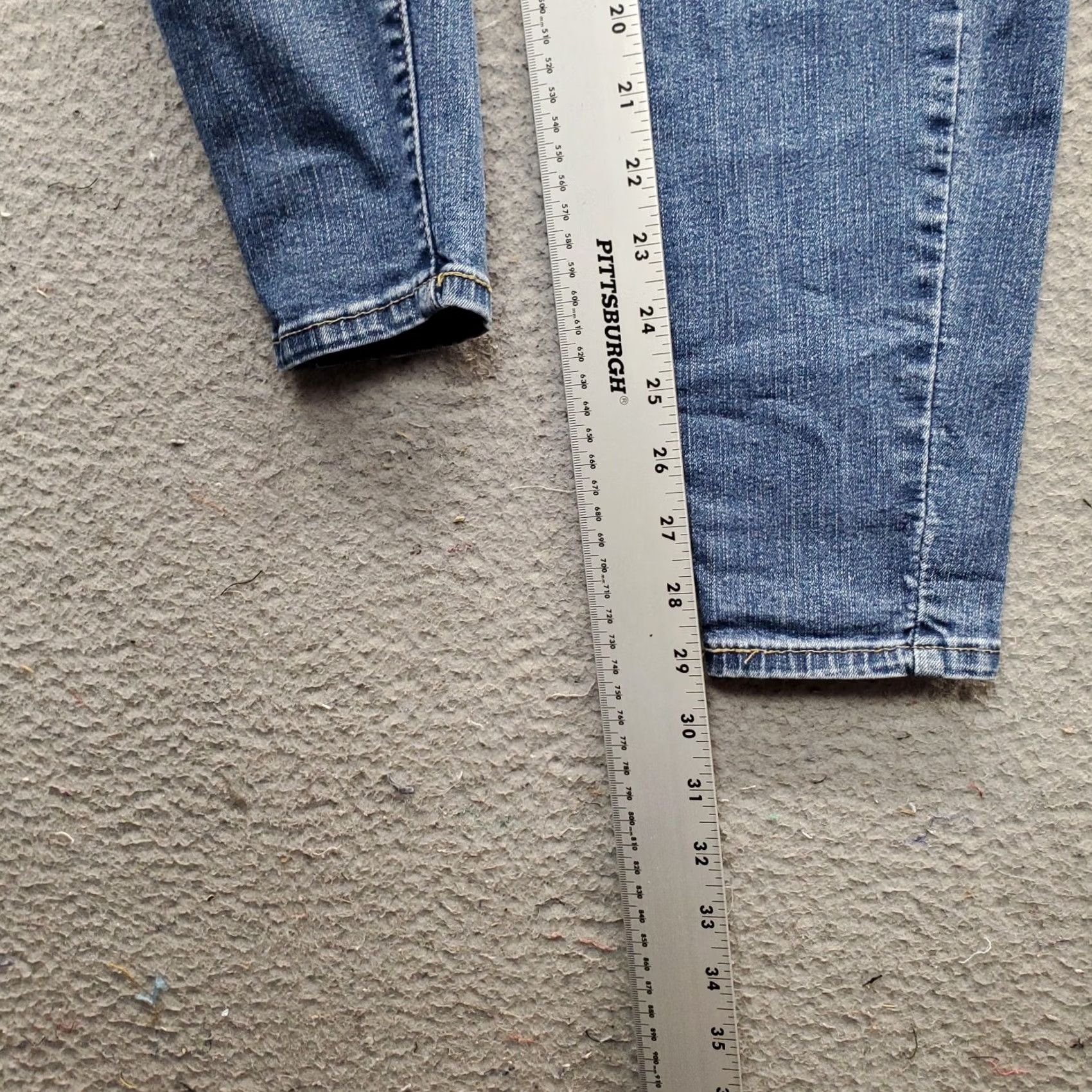 Levi's Levi's Womens Skinny Jeans 4L Blue Denim Mid Rise Faded Whiskered Streetwear Jeans Slim Size 4 Womens Color Blue 29.25 Inseam Mens Women Boys Girls Size 27" / US 4 / IT 40 - 4 Thumbnail