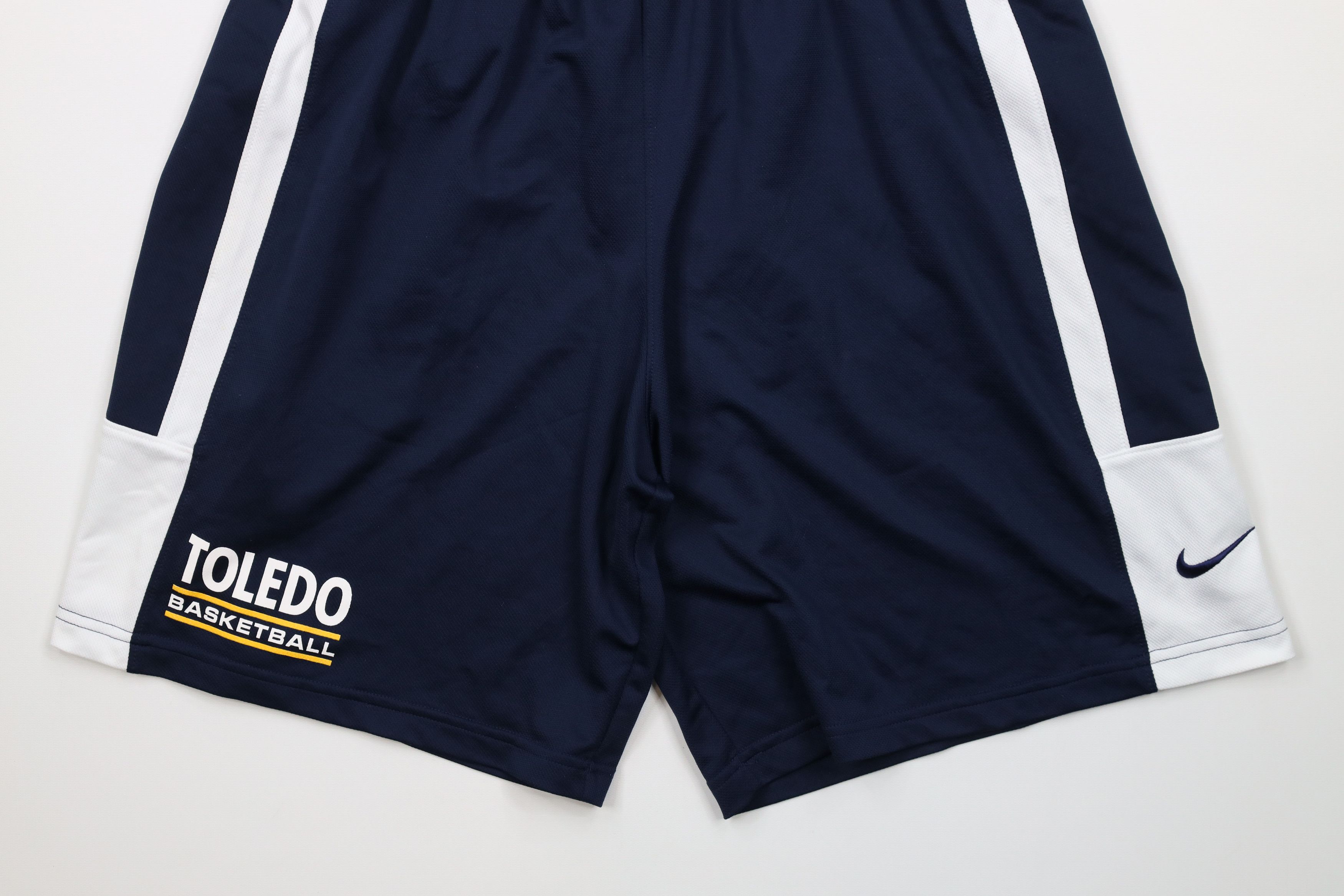 Nike × Vintage Nike Team Issued University of Toledo Basketball Shorts Size US 32 / EU 48 - 4 Thumbnail