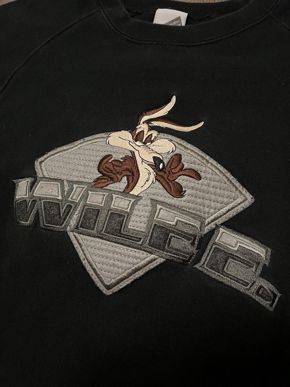 Vintage × Warner Bros Vintage Warner Bros Looney Tunes Wile e Coyote Sweater Size US L / EU 52-54 / 3 - 2 Thumbnail