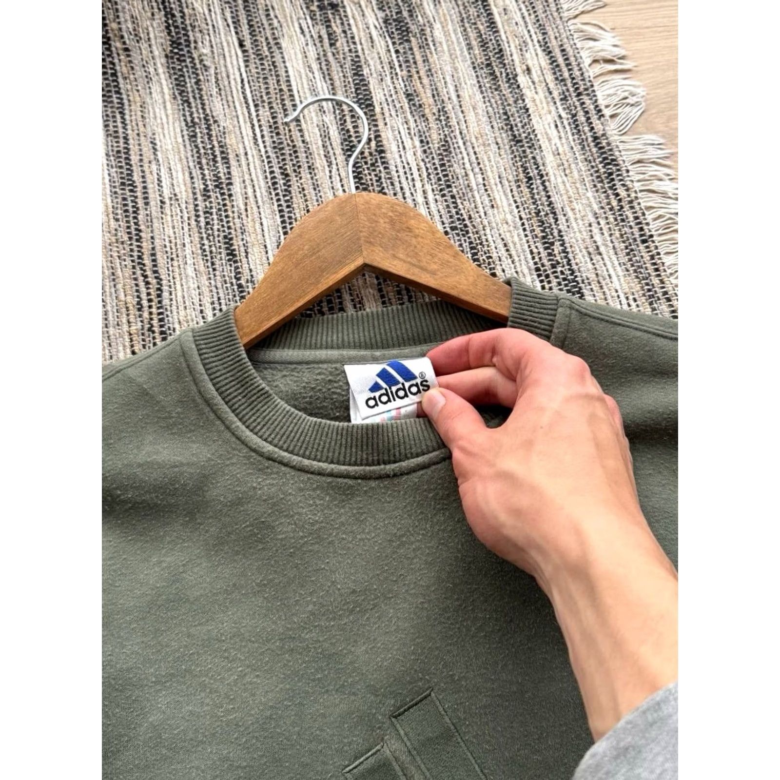 Adidas VINTAGE Adidas Sweatshirt Men M 90s Center Logo Khaki Green Logo Oversized Pullover Casual Hip Hop USA 80s 90s Y2K Fans Mens Size US M / EU 48-50 / 2 - 6 Thumbnail