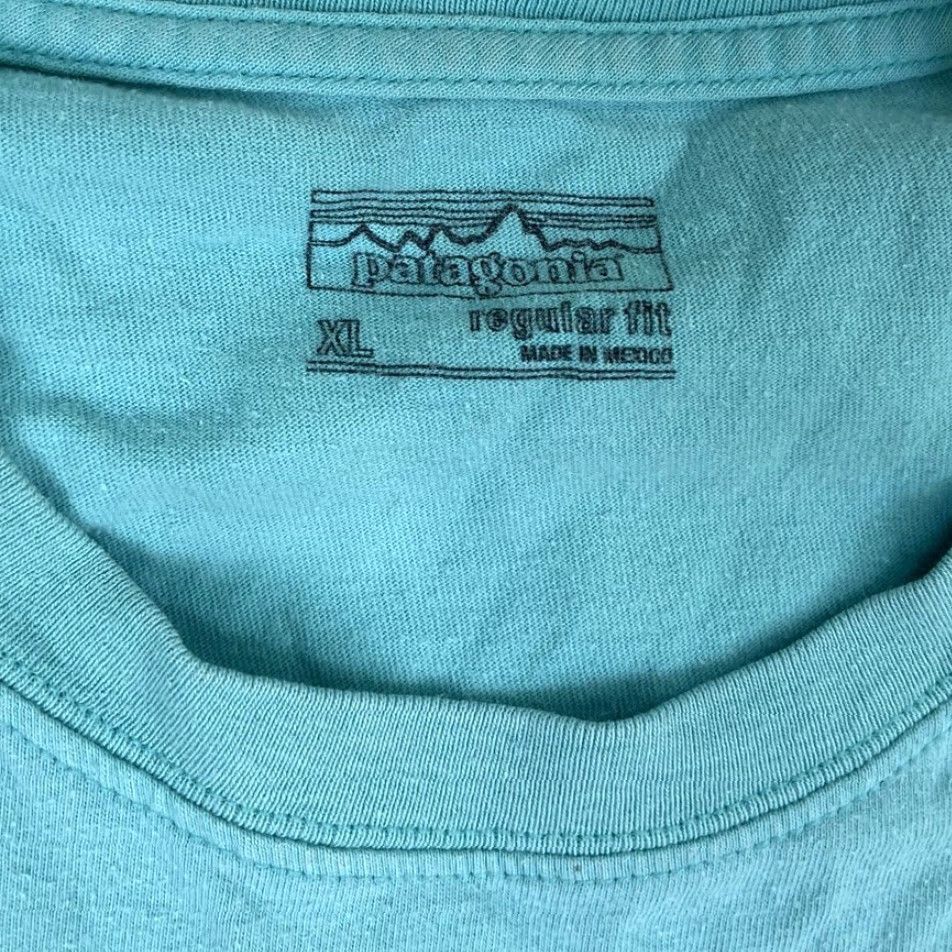 Patagonia VINTAGE Patagonia Men's Cotton Back Logo Short Sleeve Light Blue T-Shirt XL Size US M / EU 48-50 / 2 - 4 Thumbnail