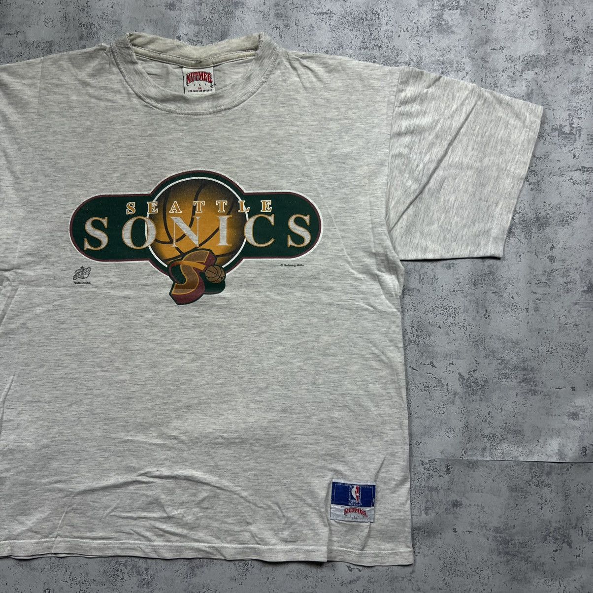 Nutmeg 90s Nutmeg Seattle Sonics Vintage NBA Oversized Tee T-Shirt Size US M / EU 48-50 / 2 - 3 Thumbnail