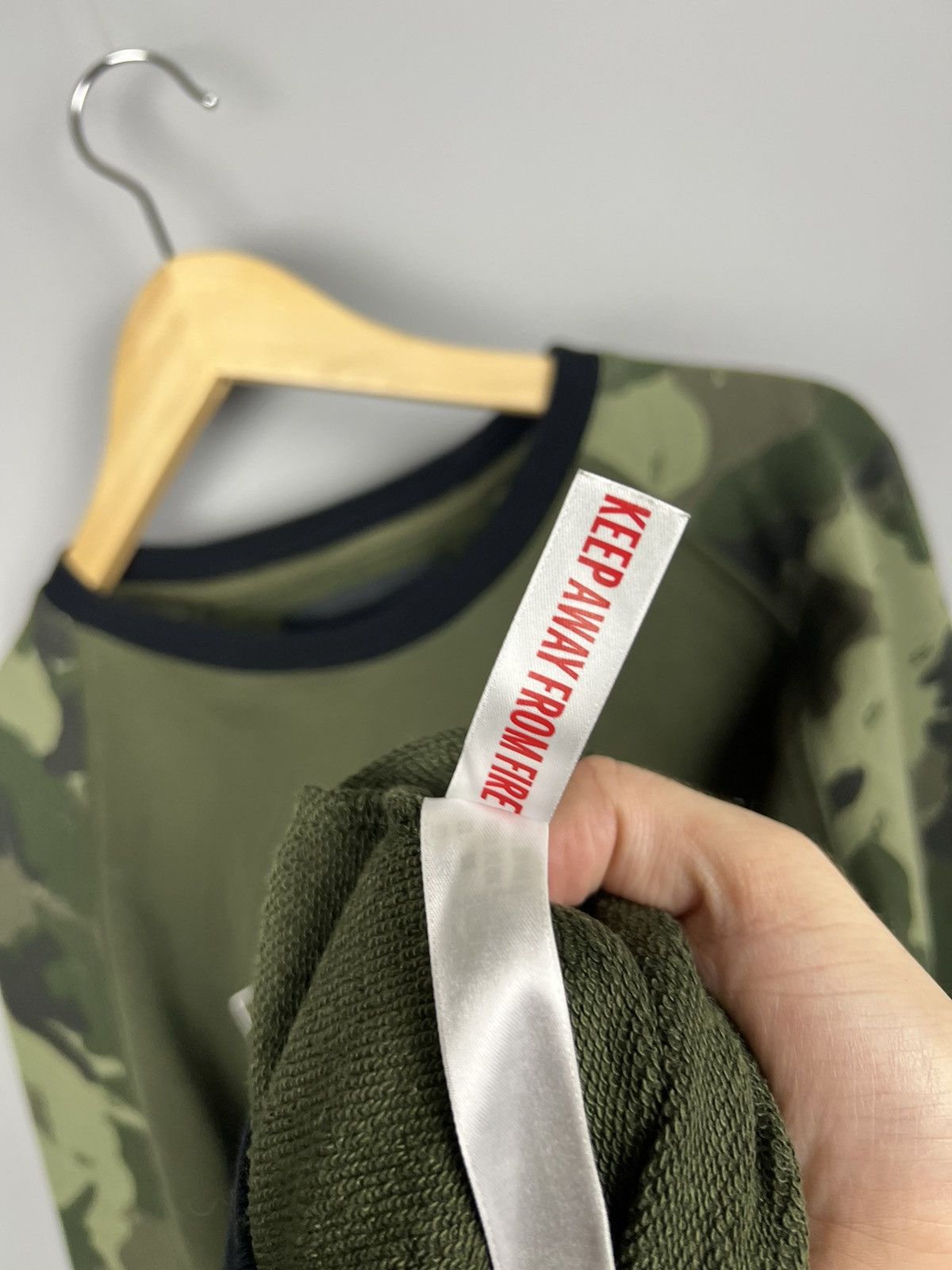Diesel (M) DIESEL camo momogram sleeves sweatshirt Size US M / EU 48-50 / 2 - 12 Thumbnail