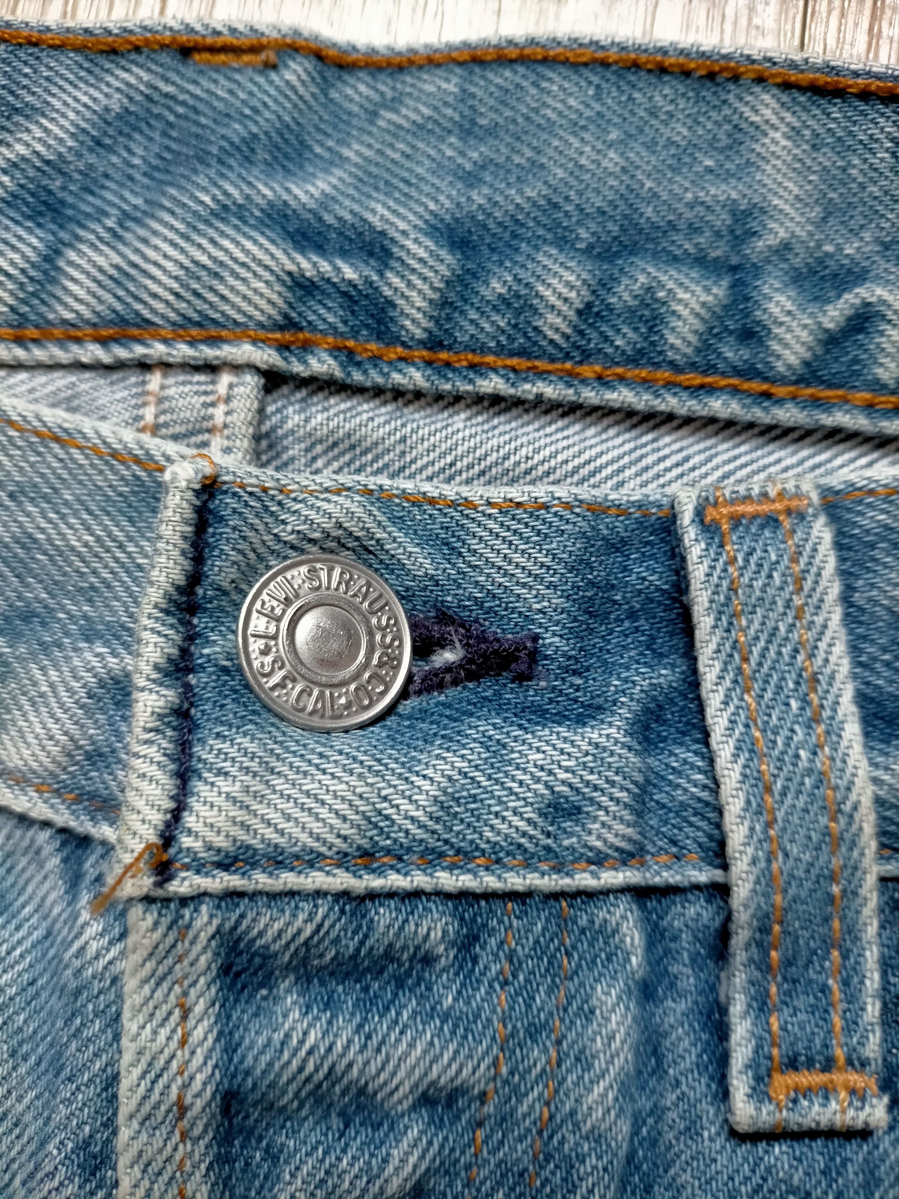 Levi's Vintage Clothing Vintage Levis 501 button Fly Blue Jeans Size US 31 - 24 Thumbnail