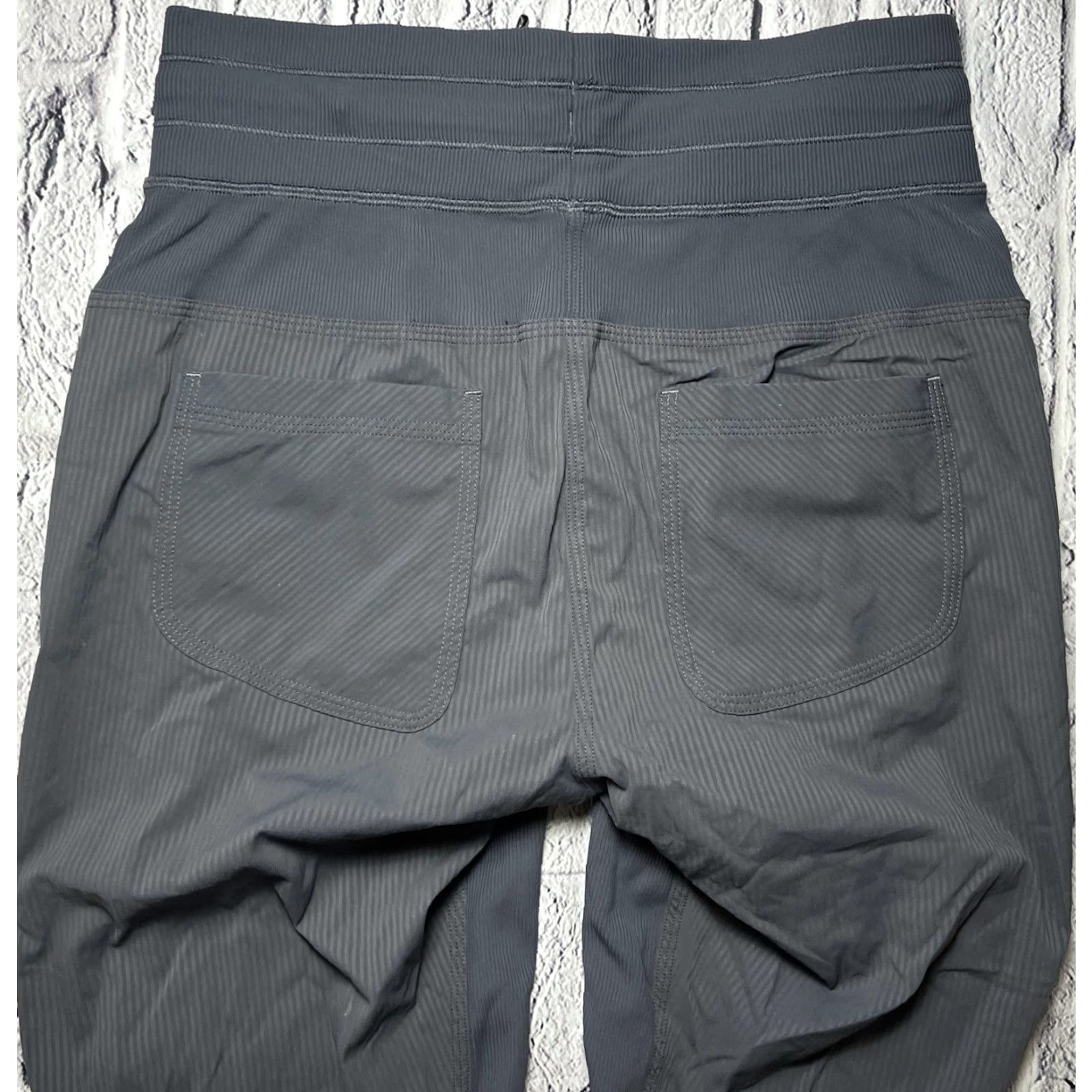 Lululemon Lululemon Street To Studio Pants 4 Women's Drawstring Ankle Gray Polyester Moisture Wicking Pockets Stretch Activewear Yoga Dance Regular Inseam 27 in Size 27" / US 4 / IT 40 - 7 Thumbnail