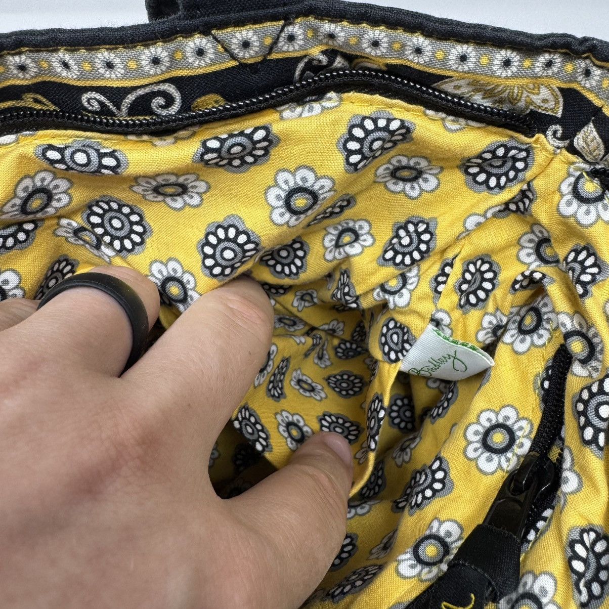 Vera Bradley VERA BRADLEY Yellow Bird Morgan Bucket Purse Zip Retired Size ONE SIZE - 15 Thumbnail