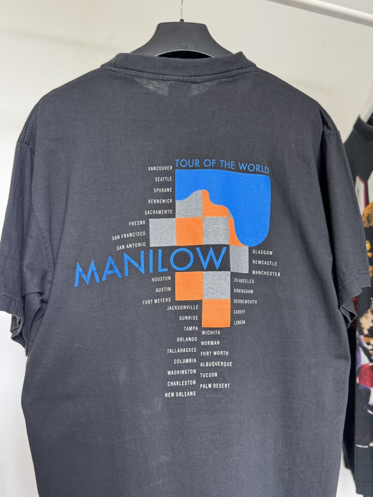 Band Tees Vintage 90s Barry Manilow Tour Of The World Band Tee Size US L / EU 52-54 / 3 - 5 Thumbnail