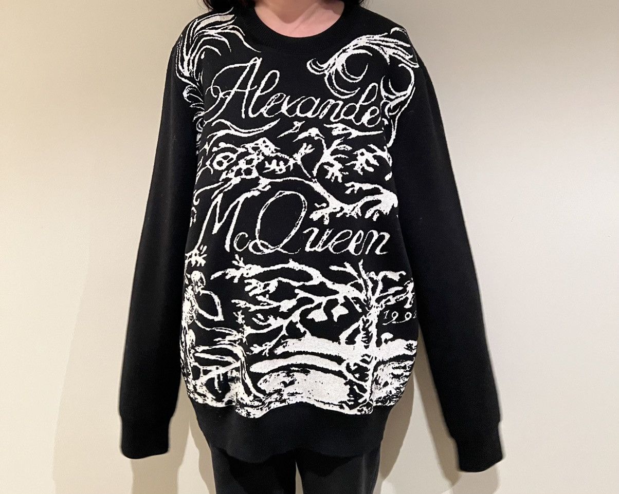 skull motif alexander mcqueen
