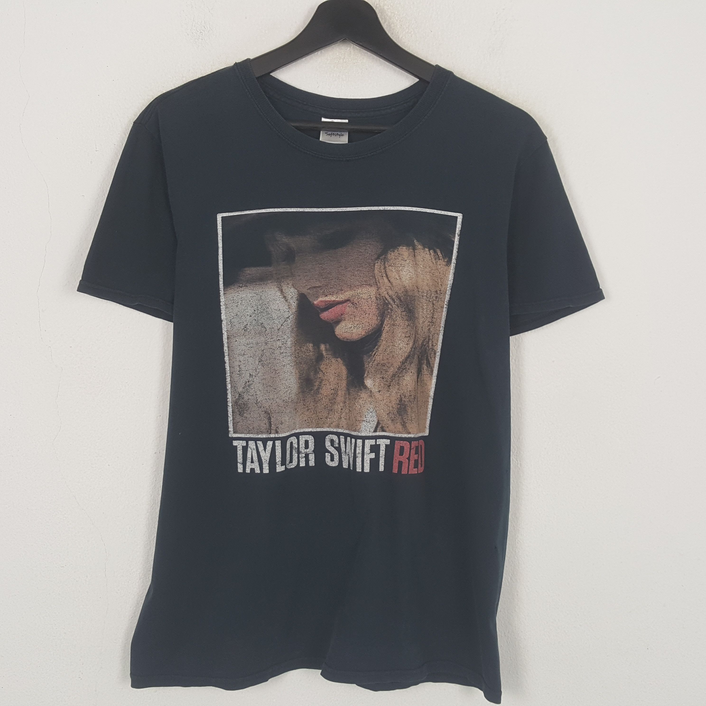 Band Tees Taylor Swift Singer Music Red Tour Tshirt C294N31 Size US M / EU 48-50 / 2 - 1 Thumbnail
