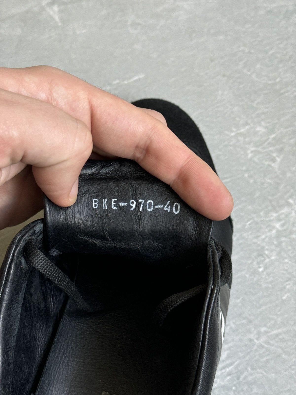 Dirk Bikkembergs Vintage Dirk Bikkembergs Leather Sneakers Japan Avantgarde Size US 7 / EU 40 - 17 Thumbnail