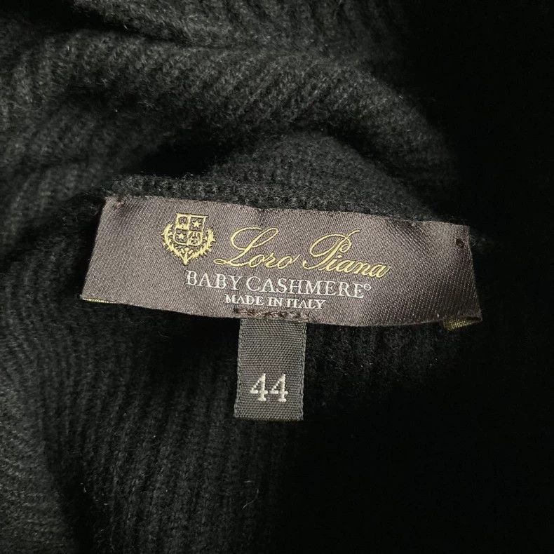 Loro Piana LORO PIANA She's wearing a cashmere cardigan Size L / US 10 / IT 46 - 2 Thumbnail