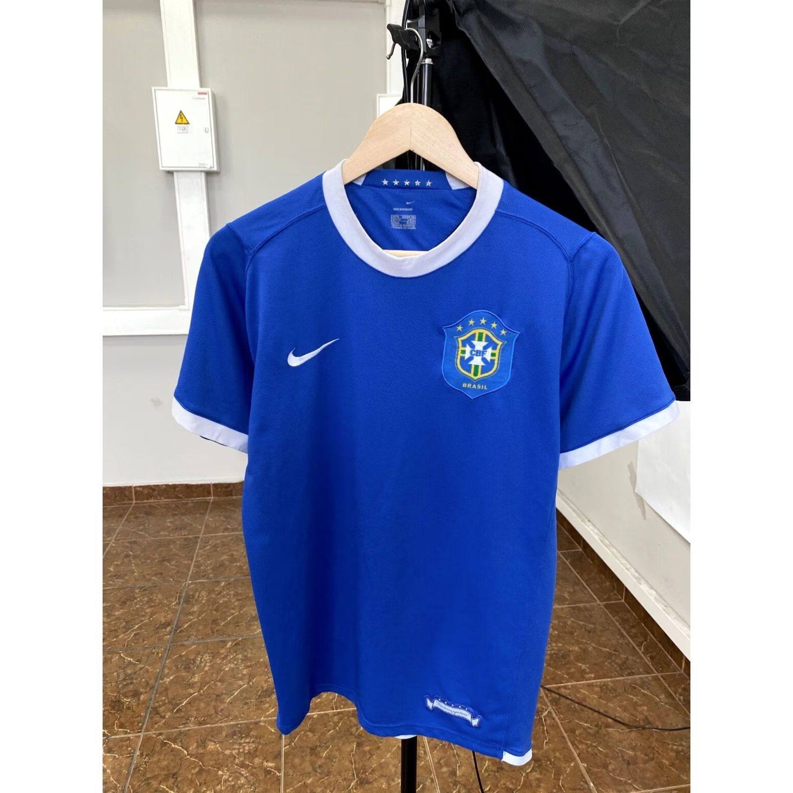 Nike VINTAGE Nike Brazil 2006 Soccer Jersey T-Shirt Men M Blue Retro NYK, 2000s Size US M / EU 48-50 / 2 - 2 Thumbnail