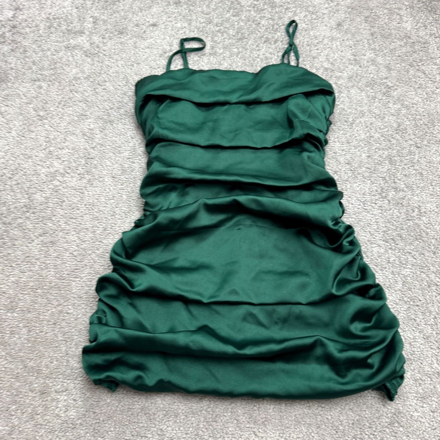 Vintage Hello Molly Satin Ruched Strappy Bodycon Mini Dress Womens XS 2 Emerald Green Satin Bodycon Mini Dress XS Emerald Green Sexy Glam Elegant 2020s Womens Size XS / US 0-2 / IT 36-38 - 2 Thumbnail