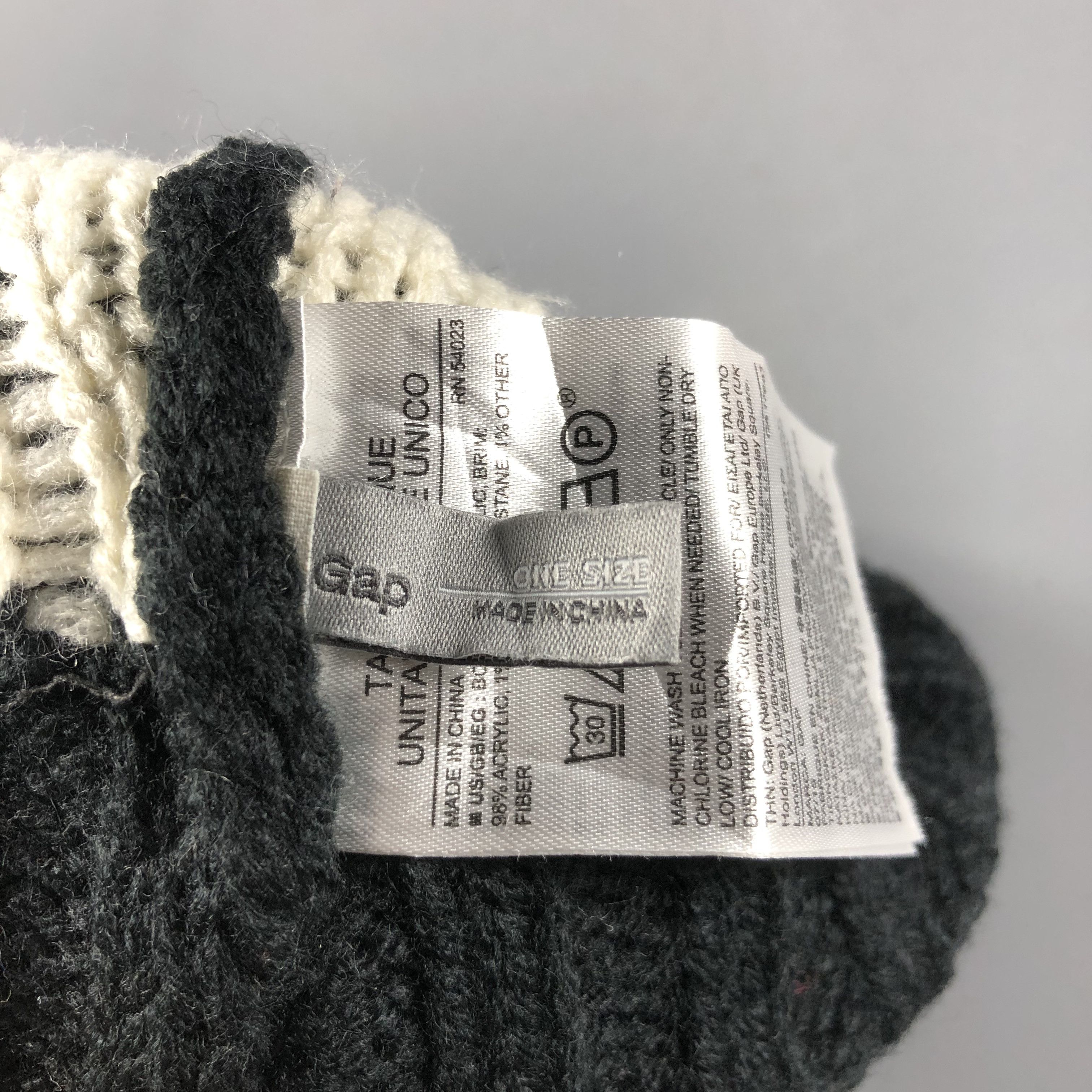 Gap GAP LOVE Bobble Beanie Snowcap Snow Hat B562 Size ONE SIZE - 4 Thumbnail
