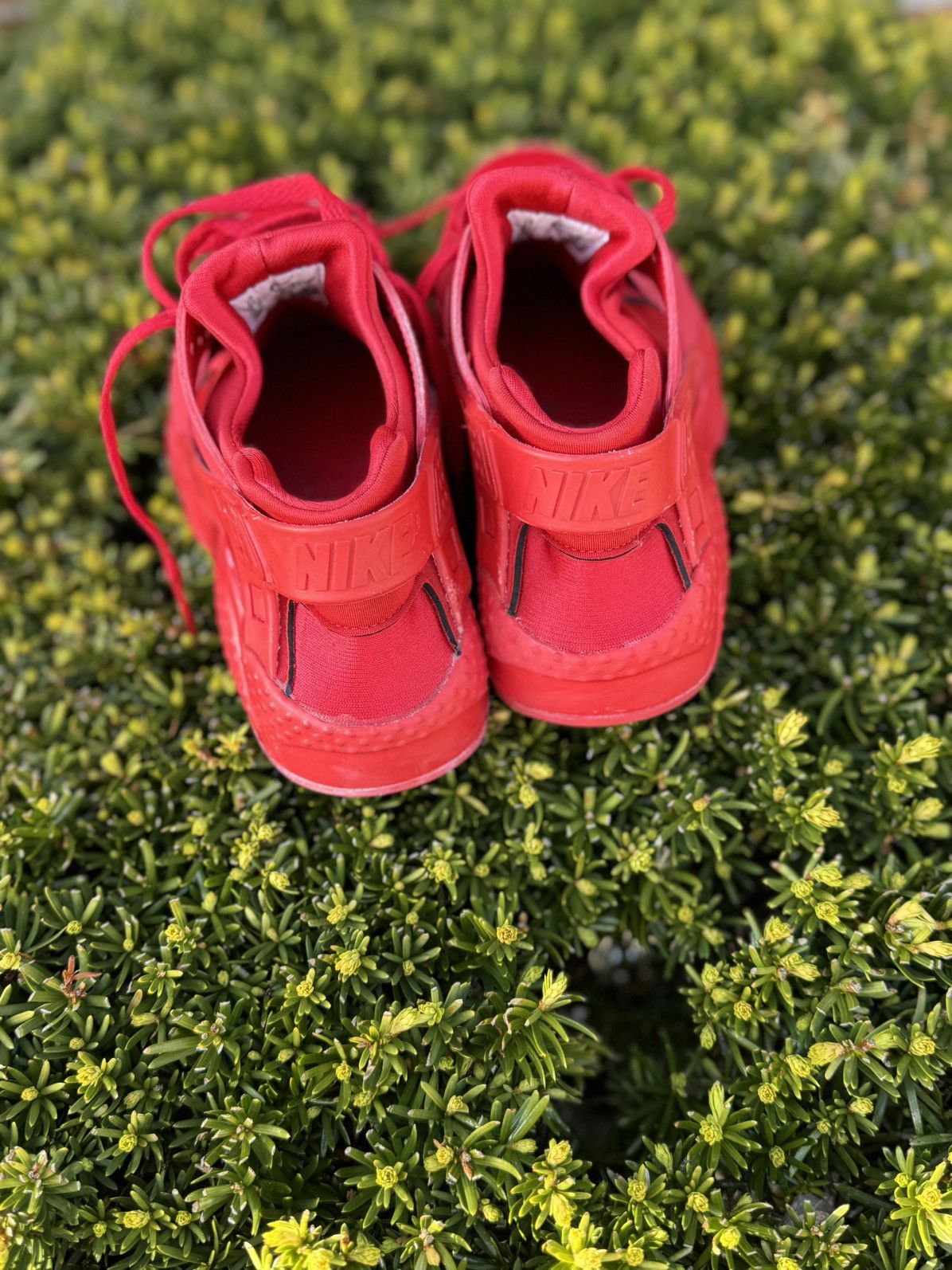 Nike Nike Air Huarache Run All Red, Size 6y Size US 6 / IT 36 - 7 Thumbnail