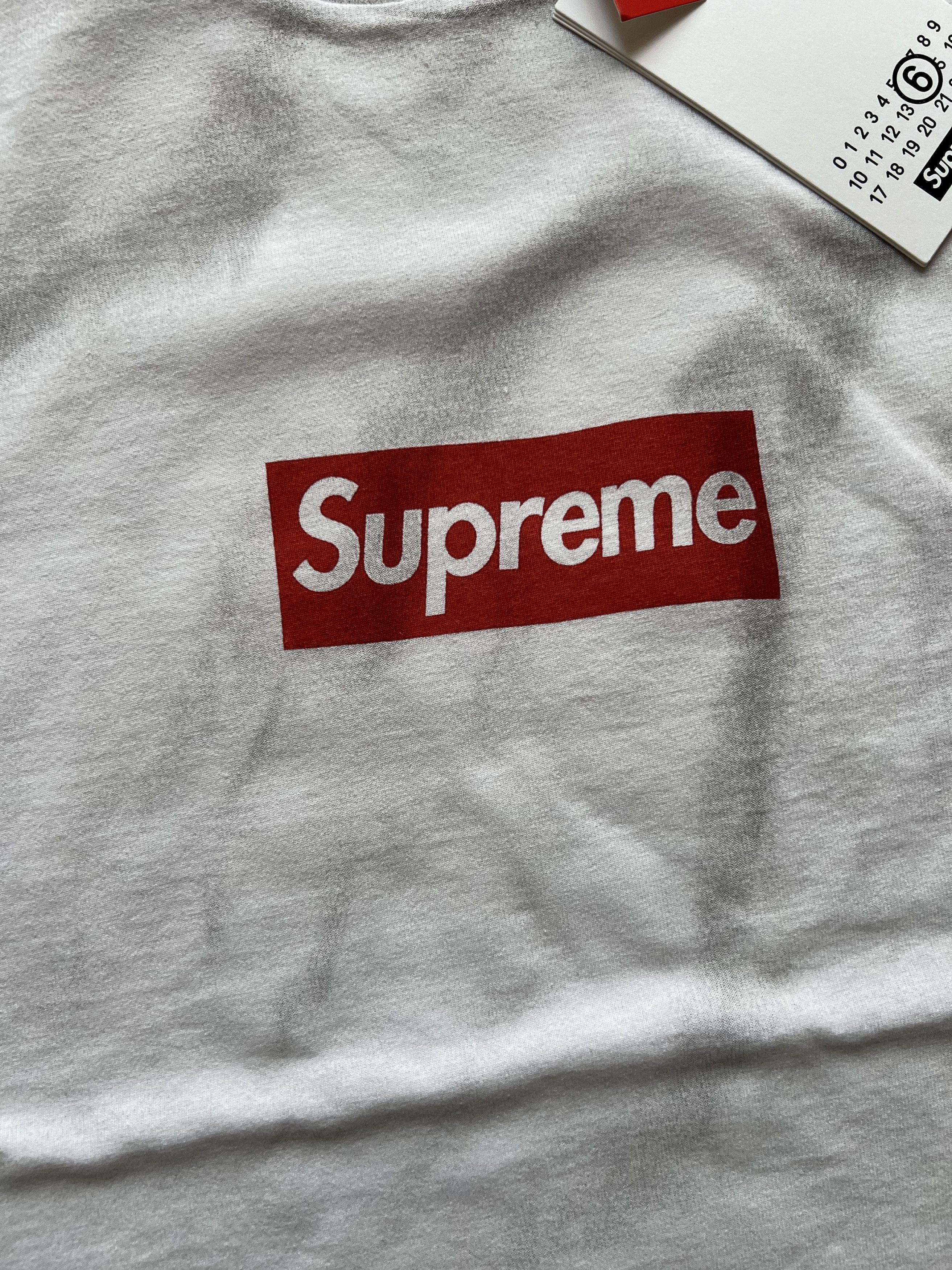 Maison Margiela × Supreme Supreme ®/ MM6 Maison Margiela Box Logo Tee XL white Size US XL / EU 56 / 4 - 10 Thumbnail