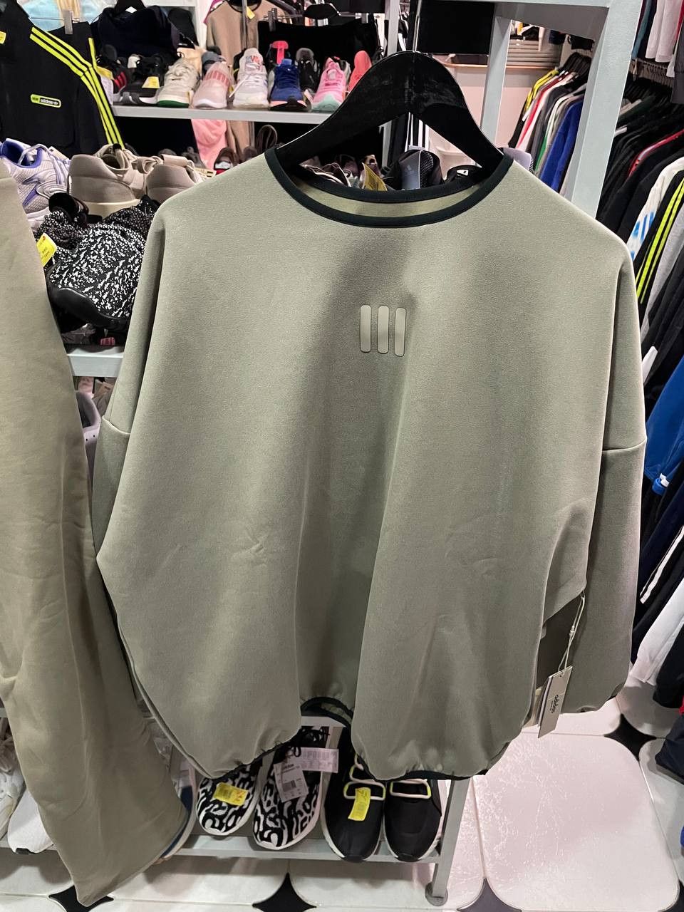 Adidas × Fear of God Fear of god adidas suede fleece crewneck sweatshirt size L Size US L / EU 52-54 / 3 - 3 Thumbnail
