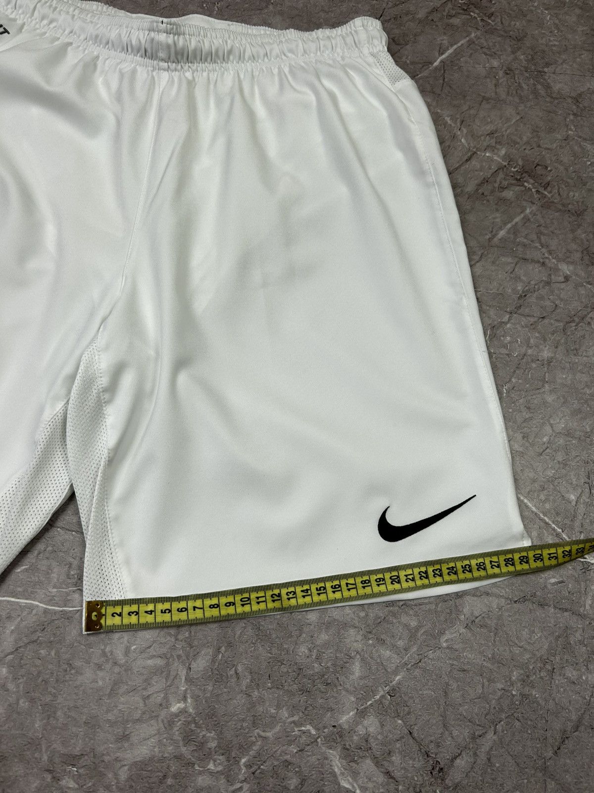 Nike Vintage Nike Manchester United shorts size L Size US L / EU 52-54 / 3 - 10 Thumbnail