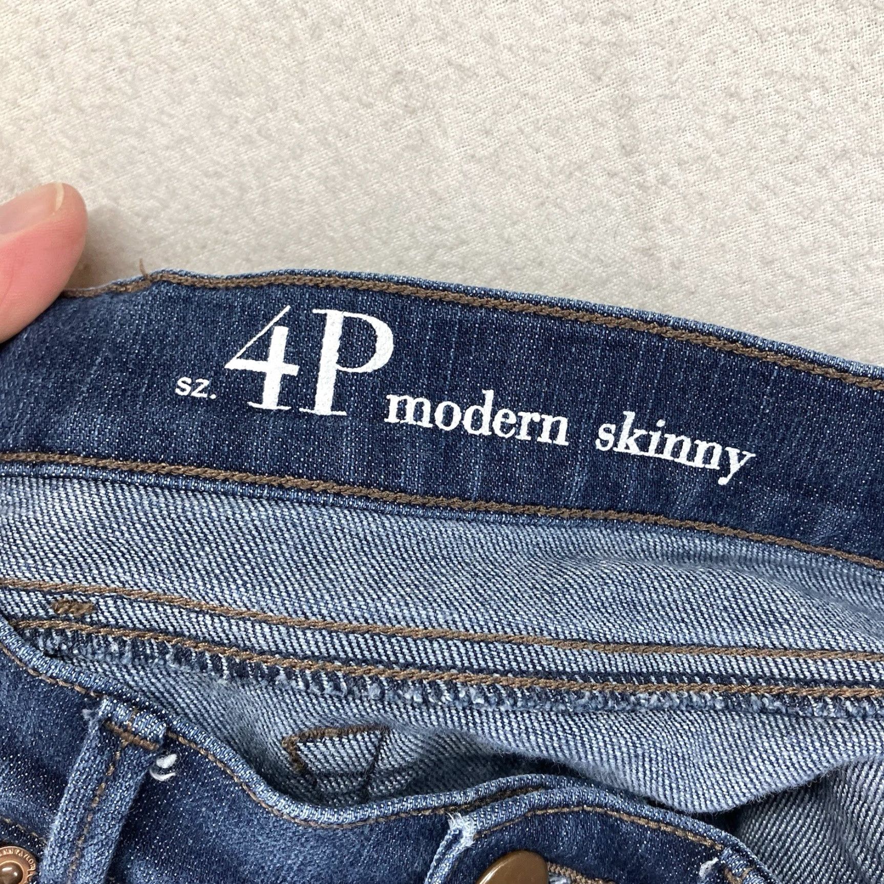 Loft LOFT Jeans Women's 4P Petite Denim Skinny 28" Inseam Blue Distressed 5-Pocket Stretch Modern Easy Care Machine Washable Prefabs/Preppy Style Size 27" / US 4 / IT 40 - 3 Thumbnail
