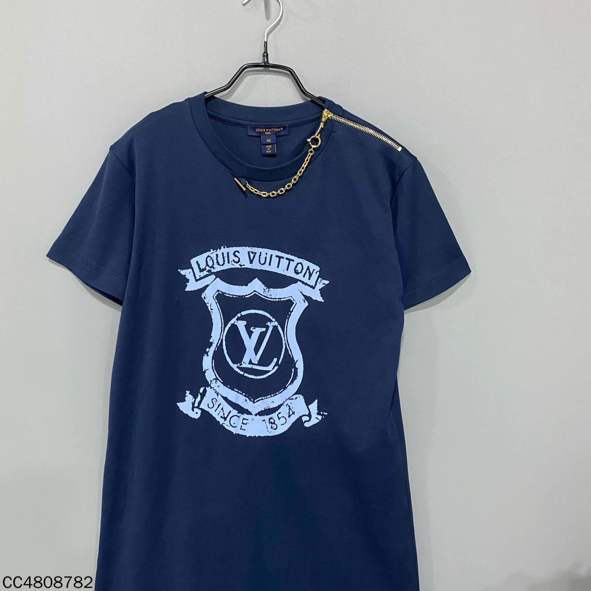 Louis Vuitton Louis Vuitton women's chain badge logo 99 New XS dress Size XS / US 0-2 / IT 36-38 - 1 Thumbnail