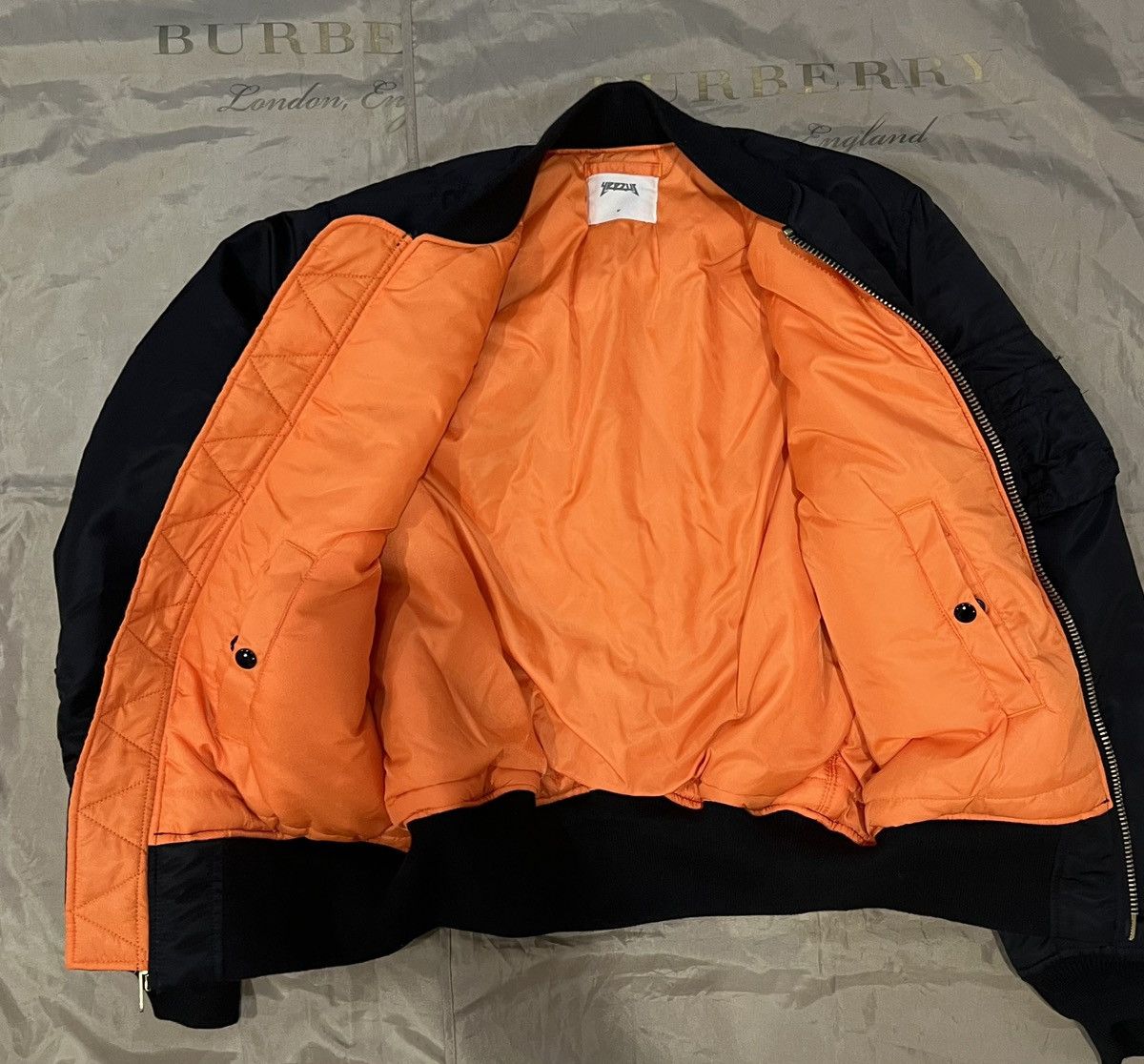 Yeezy ALPHA INDUSTRIES X KANYE WEST size M Size US M / EU 48-50 / 2 - 8 Thumbnail