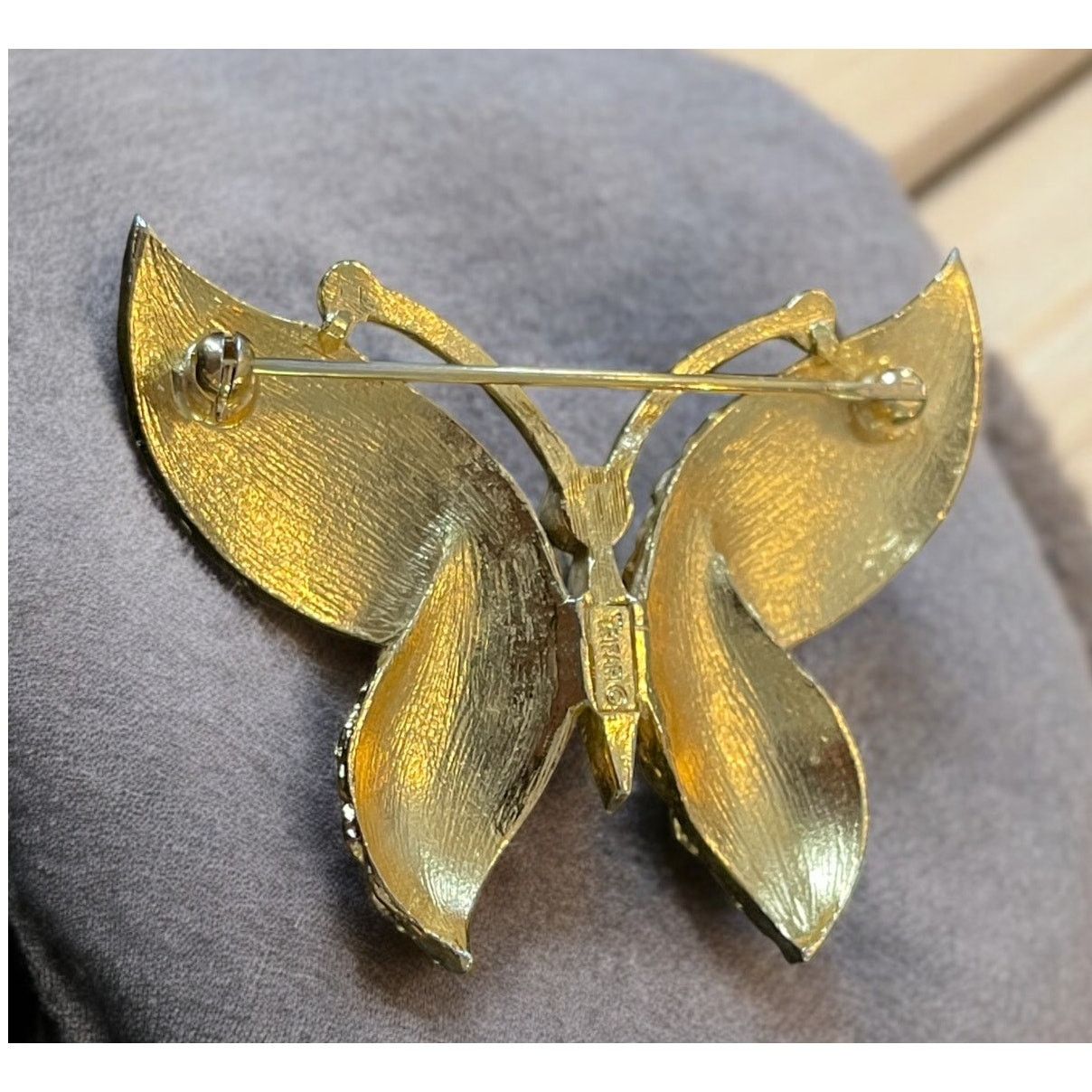 Unknown London Vintage TRIFARI Gold Plated Butterfly Pin Broach 2"W 1.75" h Size ONE SIZE - 2 Thumbnail