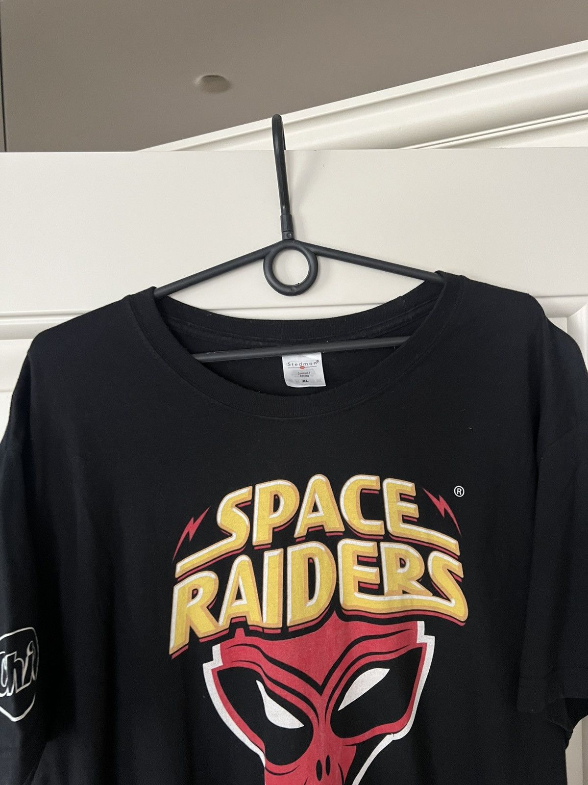 Vintage Vintage Space Raiders Alien Graphic T-Shirt Size US XL / EU 56 / 4 - 4 Thumbnail