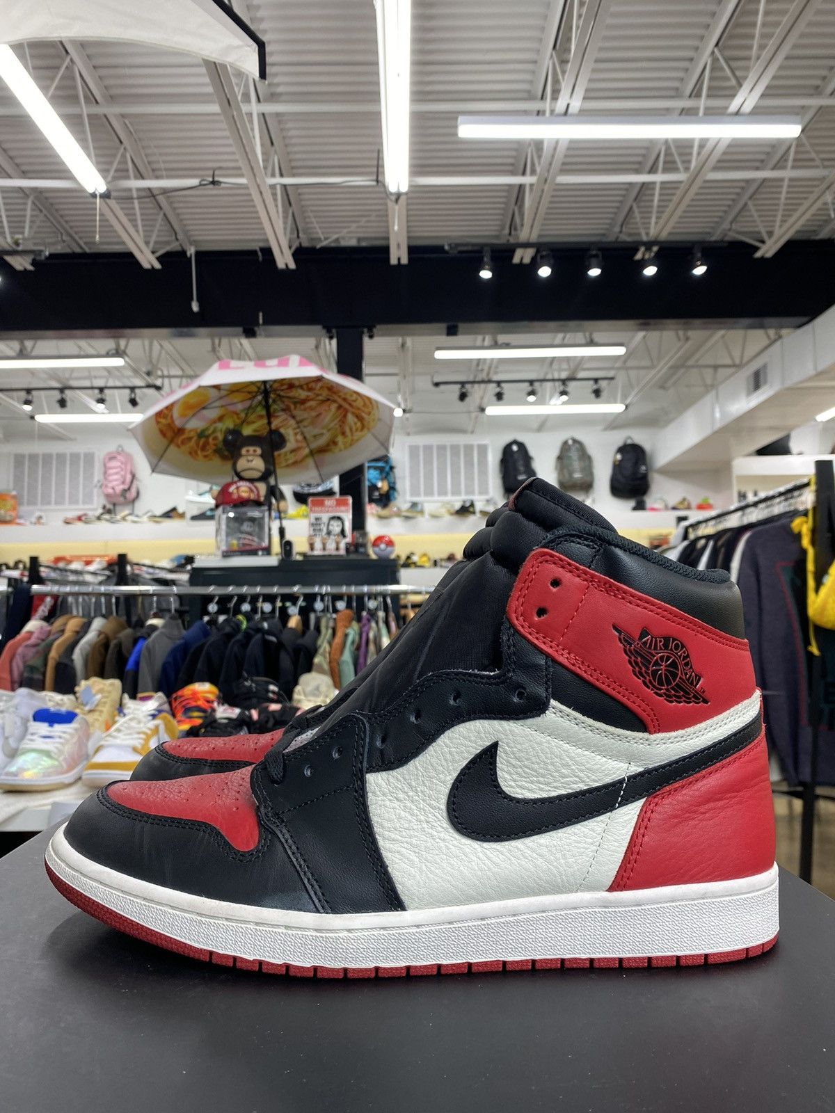 Jordan Brand Jordan 1 Bred Toe (2018) Size US 12 / EU 45 - 2 Thumbnail