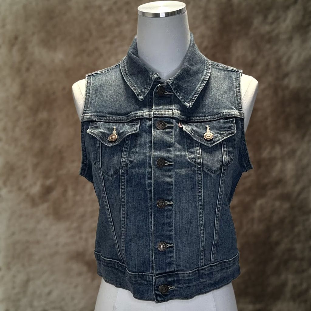 Levi's VINTAGE Levis Denim Vest Womens Small Sleeveless Trucker Jean Jacket Distressed Western Size 28" / US 6 / IT 42 - 1 Thumbnail