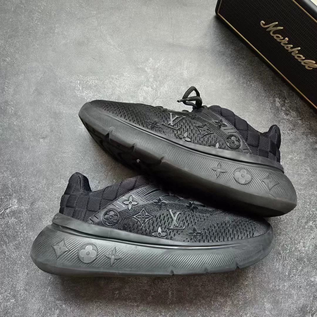 Louis Vuitton Louis Vuitton Black Lowtop Sneakers 41 Men Size US 8.5 / EU 41-42 - 1 Thumbnail
