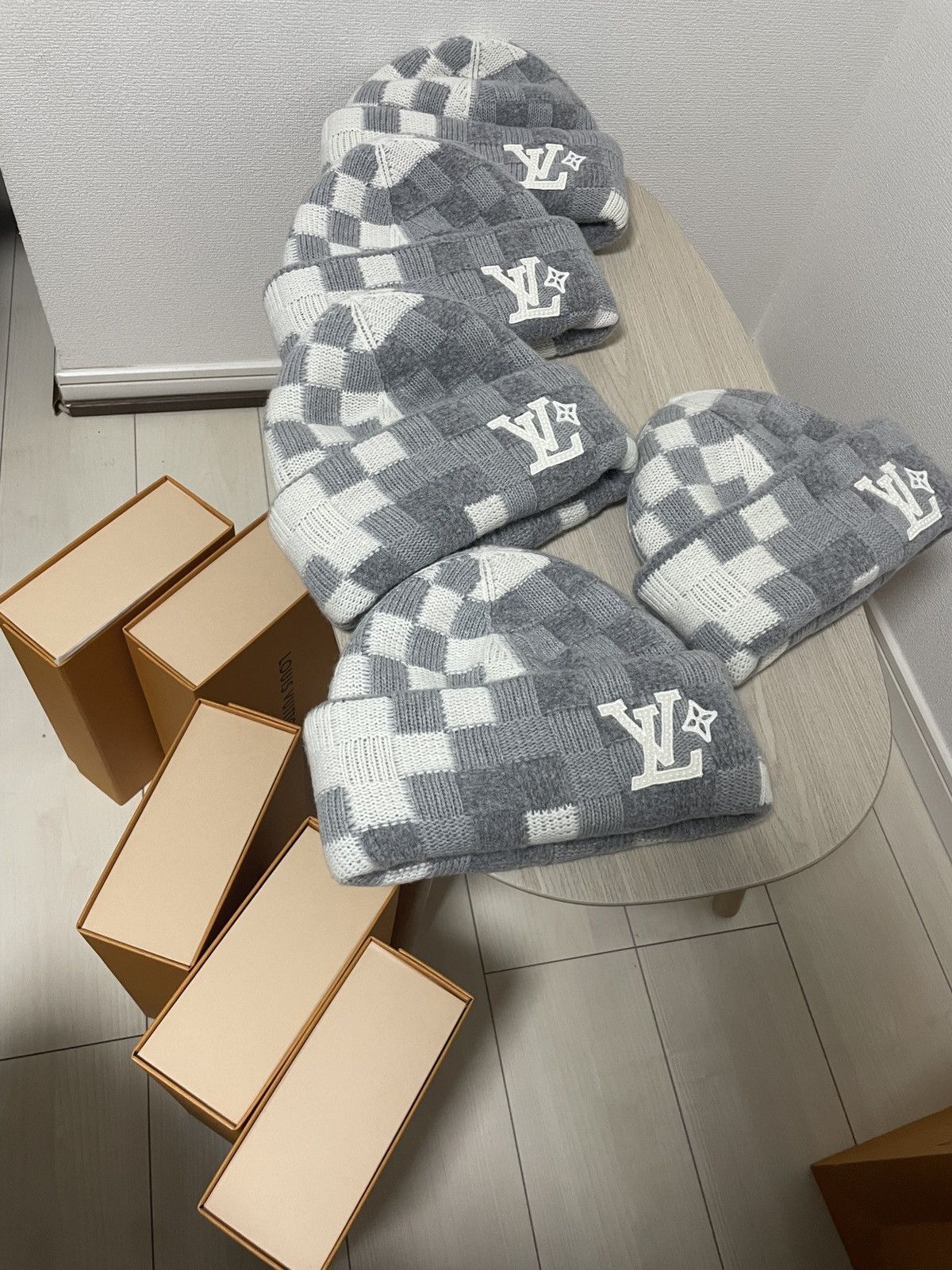 Louis Vuitton Louis Vuitton Crush Damoflage Pearls Beanie Size ONE SIZE - 6 Thumbnail