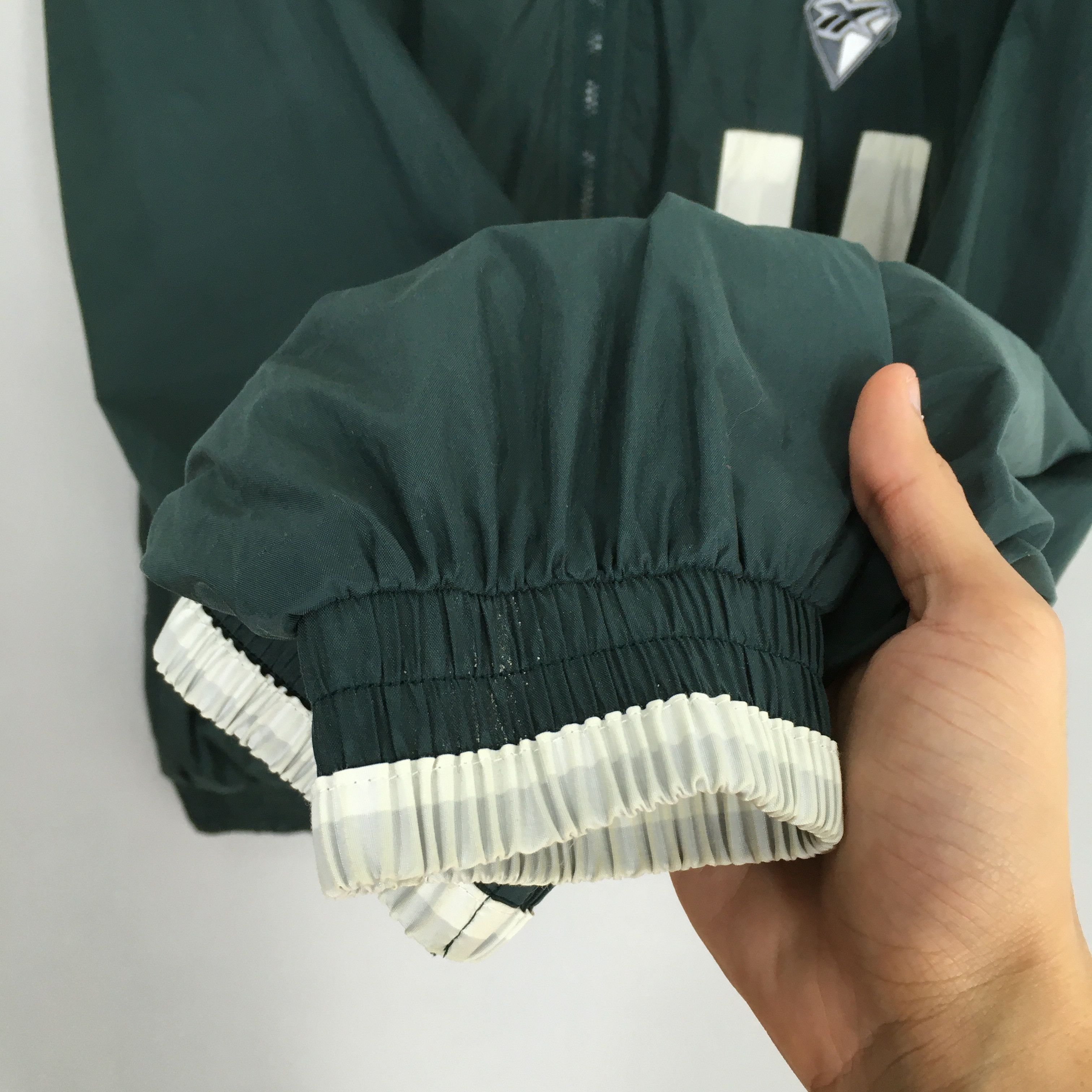 Reebok Vintage 90s Reebok Sports Windbreaker Green Jacket Large Size US L / EU 52-54 / 3 - 5 Thumbnail