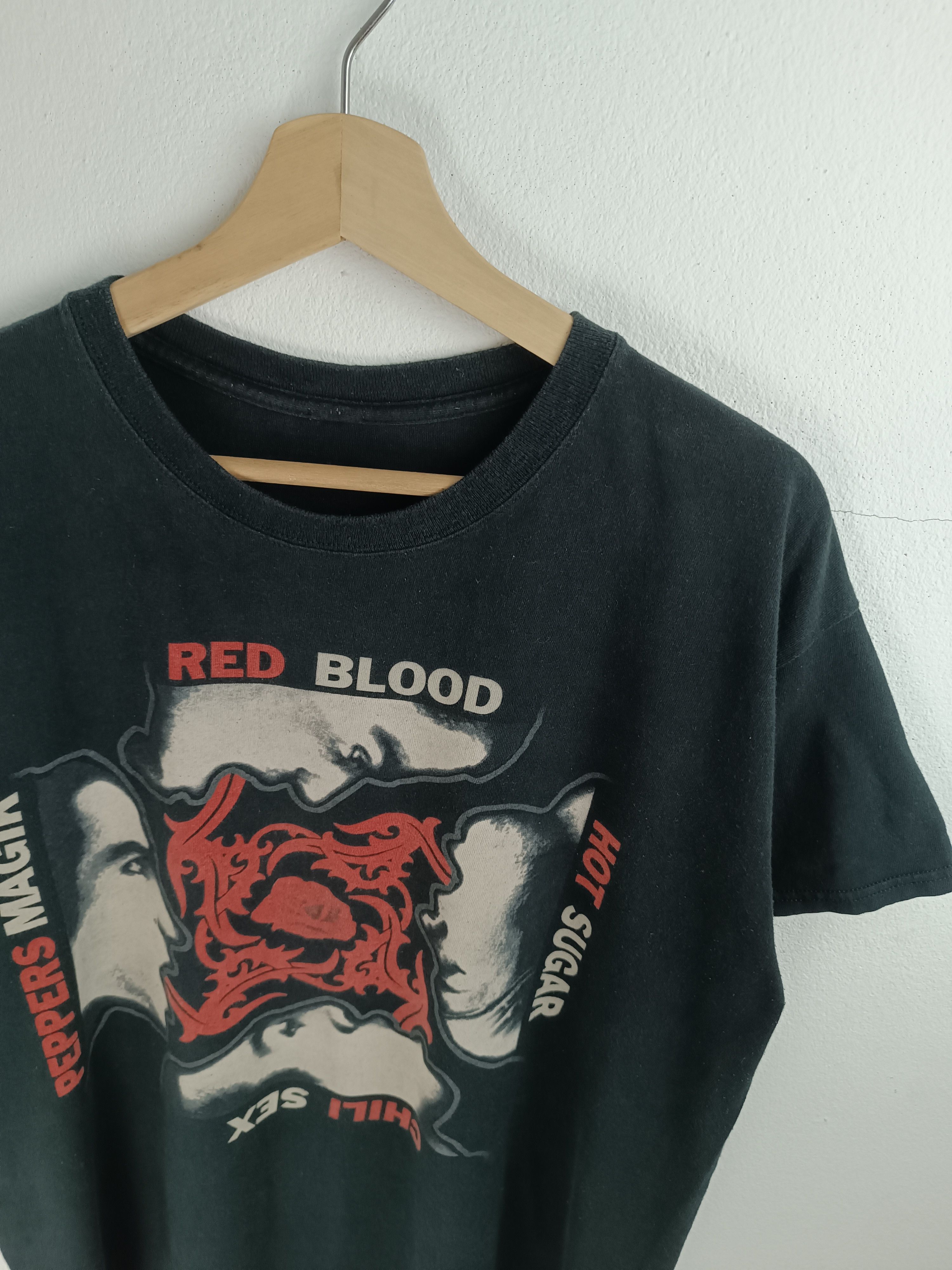Band Tees VINTAGE RED HOT CHILLI PEPPERS TEE (nirvana pearl jam hole) Size US L / EU 52-54 / 3 - 7 Thumbnail