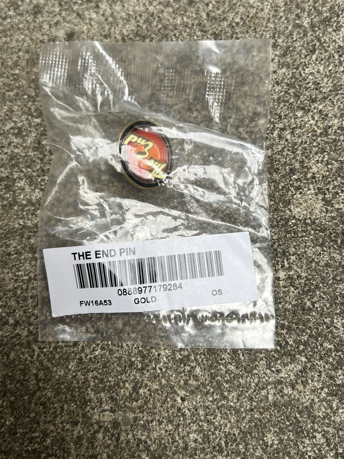 Supreme Supreme 2016 Tom & Jerry The End Pin New Never Opened Size ONE SIZE - 2 Thumbnail