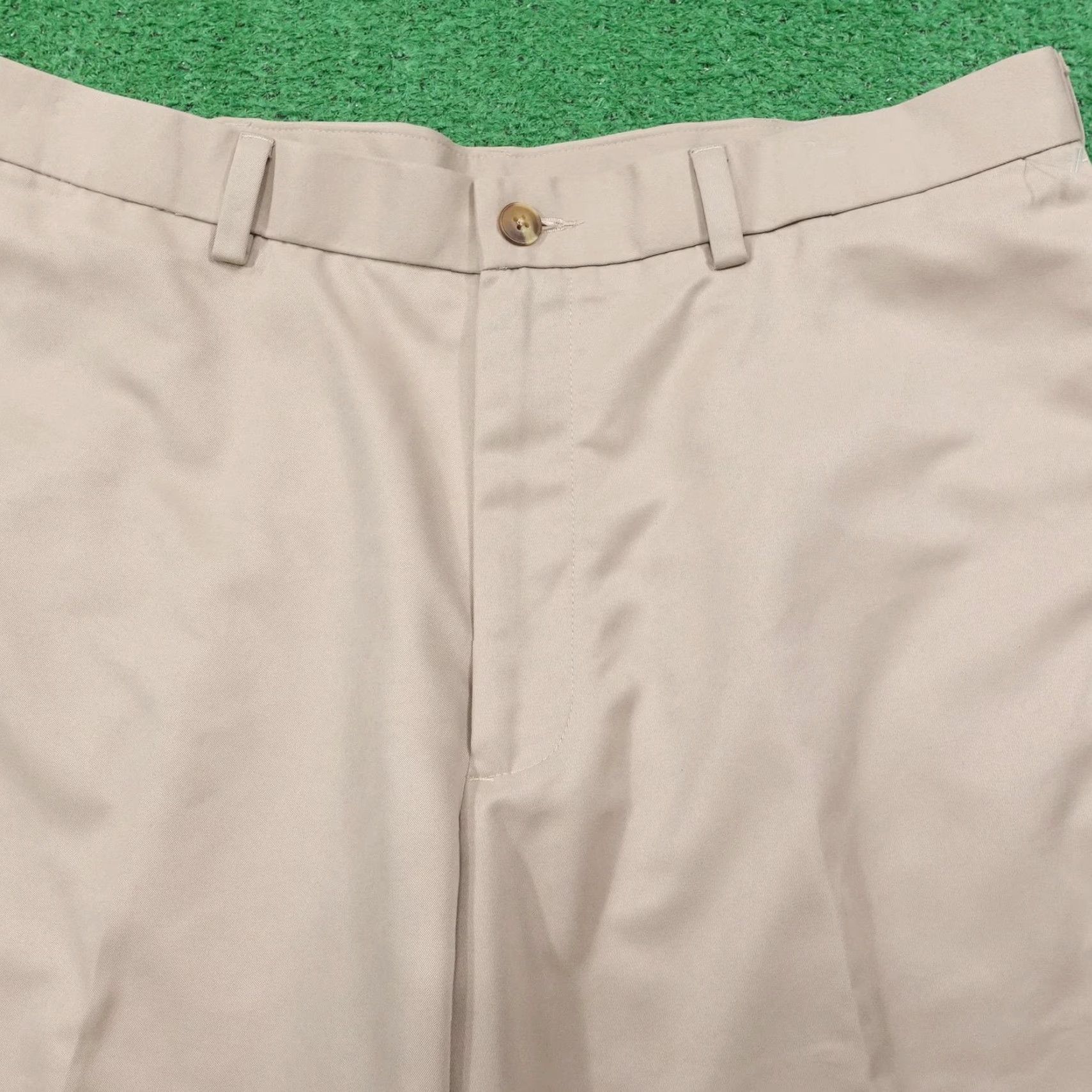 Roundtree & Yorke Roundtree & Yorke Shorts Mens 38 Classic Flat Front Easy Care Polyester Khaki Golf Casual Mens Size US 38 / EU 54 - 2 Thumbnail