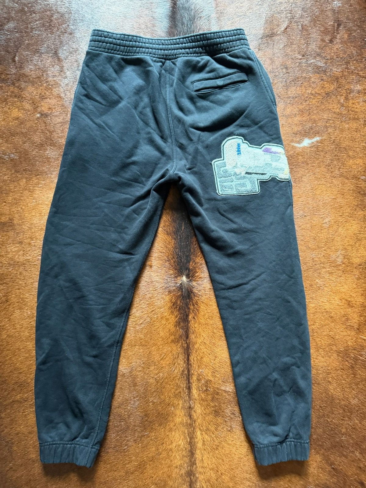 (B).Stroy × Givenchy Bee sweatpants Size US 30 / EU 46 - 2 Thumbnail