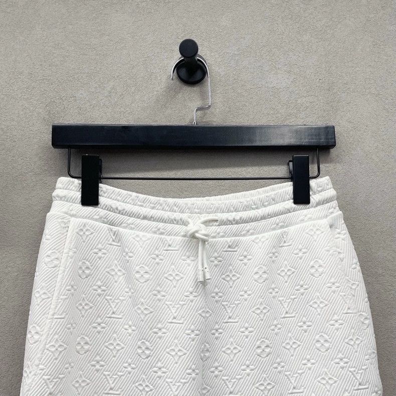 Louis Vuitton Louis Vuitton size xs Dark full print white pants Size US 28 / EU 44 - 4 Thumbnail