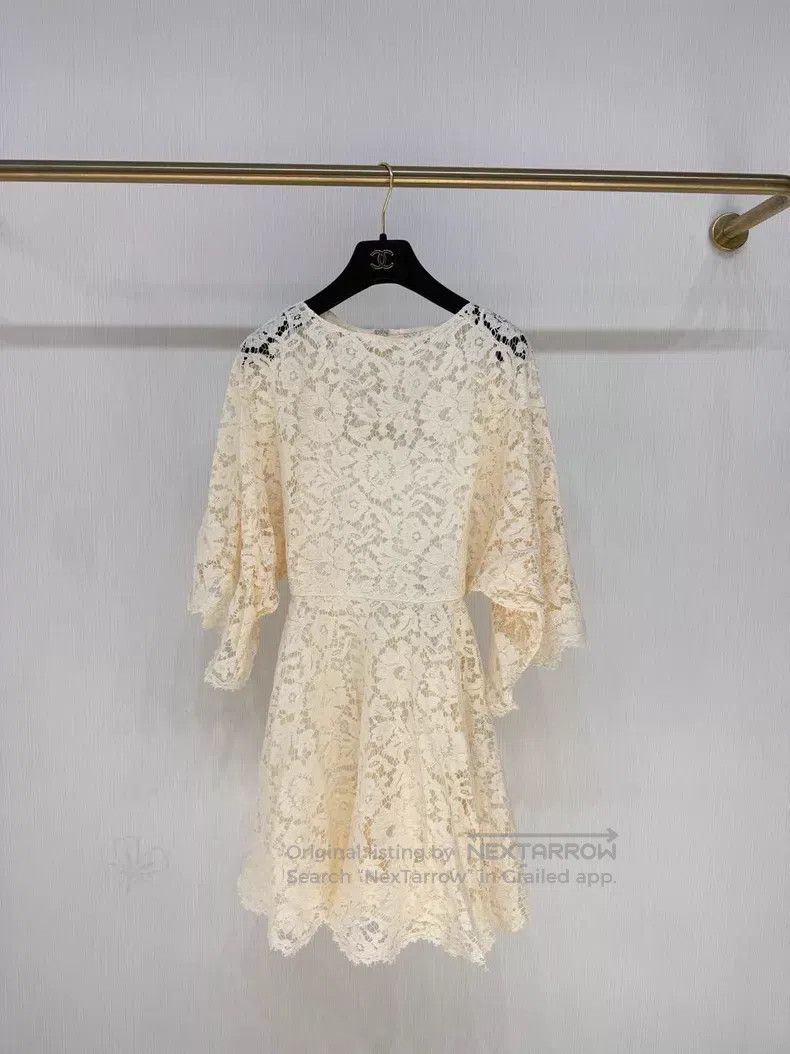 Valentino Valentino Heavy work full lace heavy work dress Size XS / US 0-2 / IT 36-38 - 1 Thumbnail
