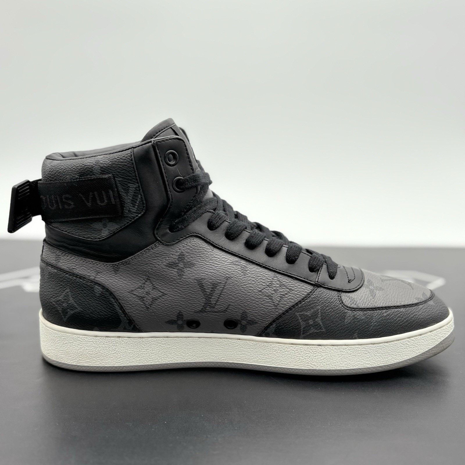 Louis Vuitton 8-8.5 US Louis Vuitton Eclipse Rivoli ' Black ' SUPER CLEAN! Size US 8 / EU 41 - 10 Thumbnail