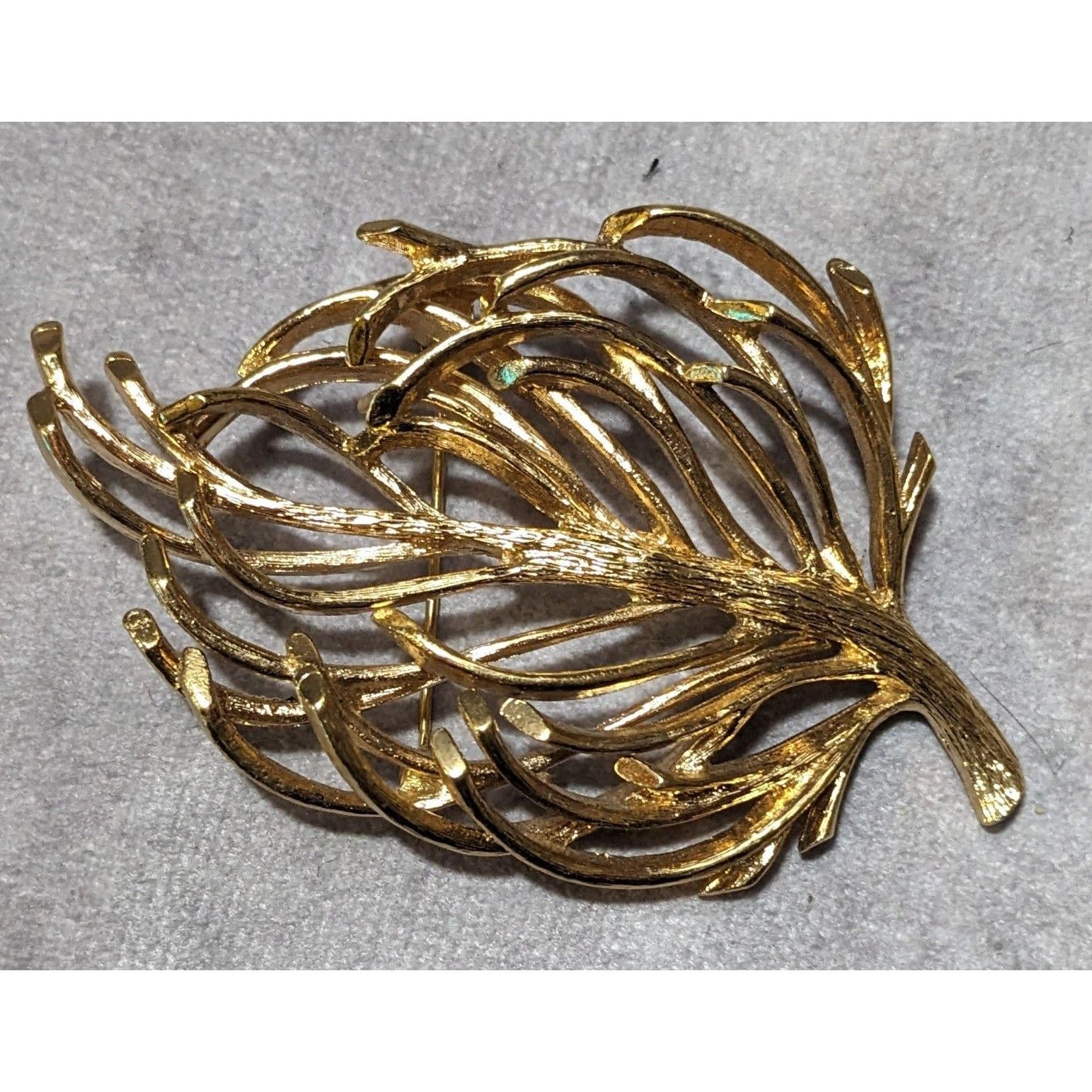 Monet Vintage Monet Gold Team Abstract Leaf Brooch Size ONE SIZE - 4 Thumbnail