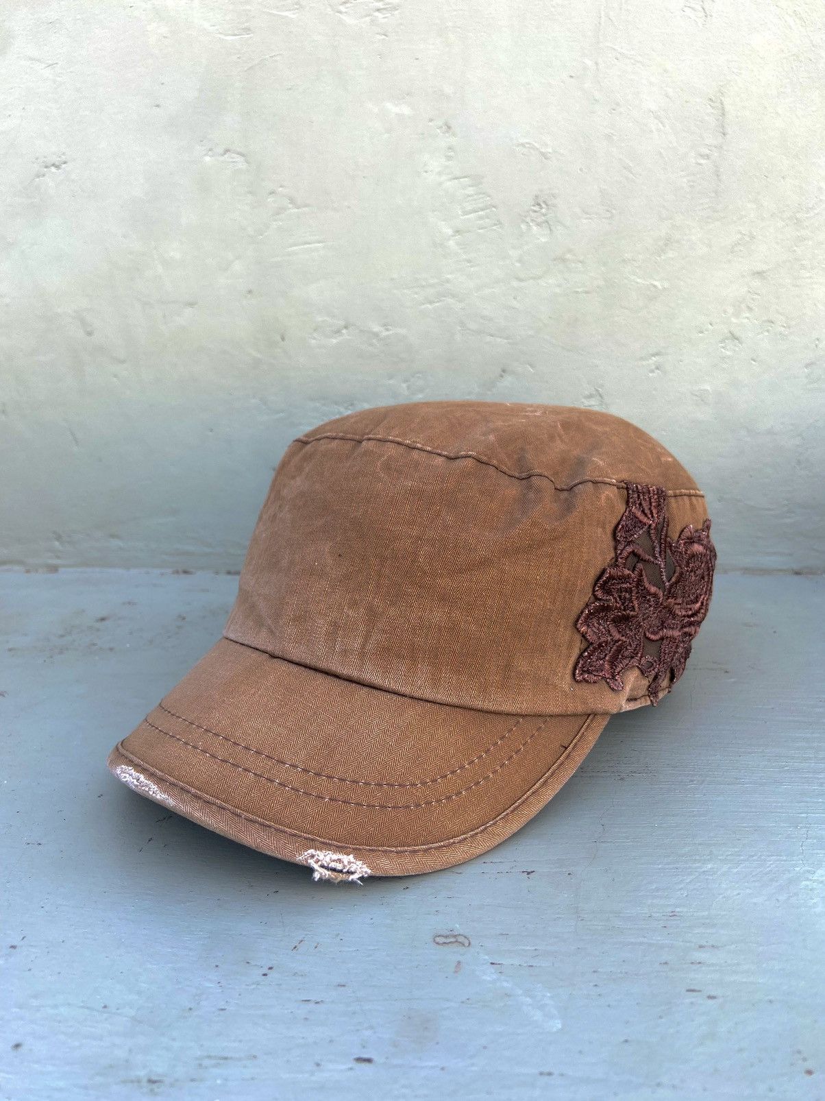Le Grande Bleu (L.G.B.) 2000s floral embroidery patrol hat Size ONE SIZE - 3 Thumbnail