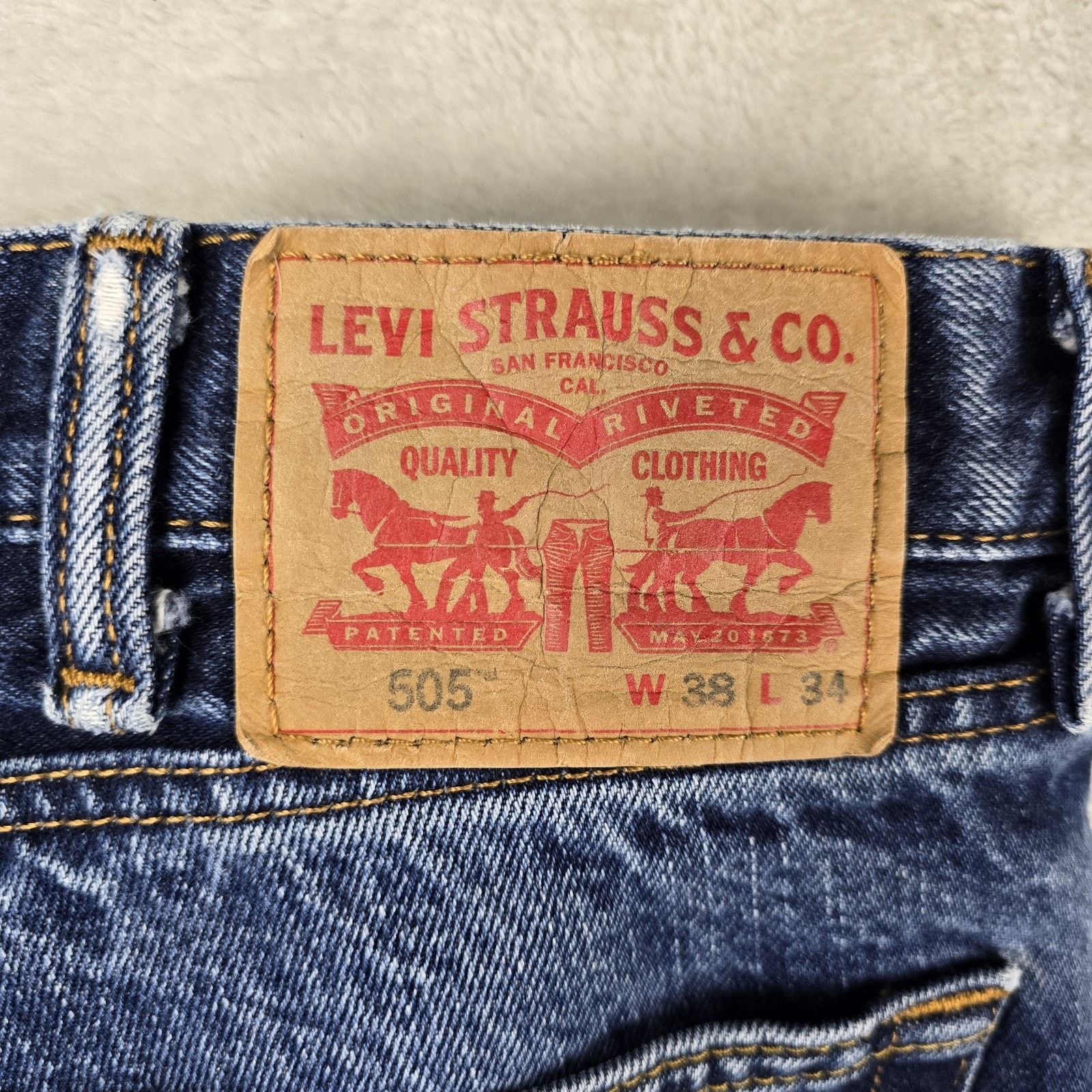 Levi's Vintage Levis 505 Jeans Mens 38x31 Blue Y2K Faded Whiskers Size US 38 / EU 54 - 9 Thumbnail