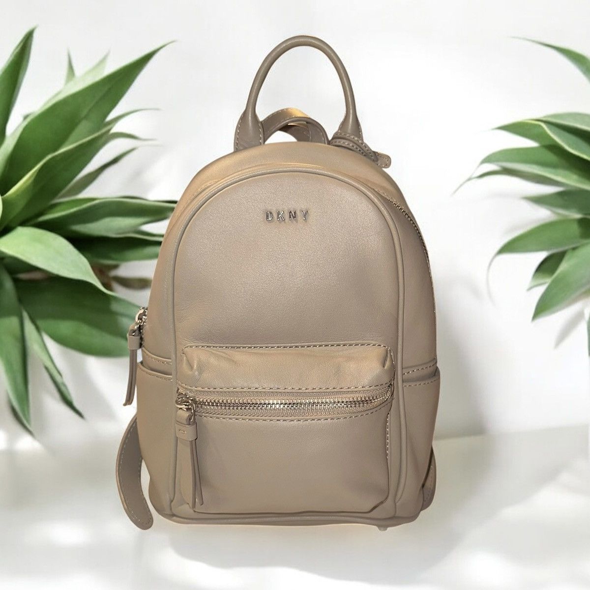DKNY DKNY taupe leather small backpack bag Size ONE SIZE - 1 Thumbnail