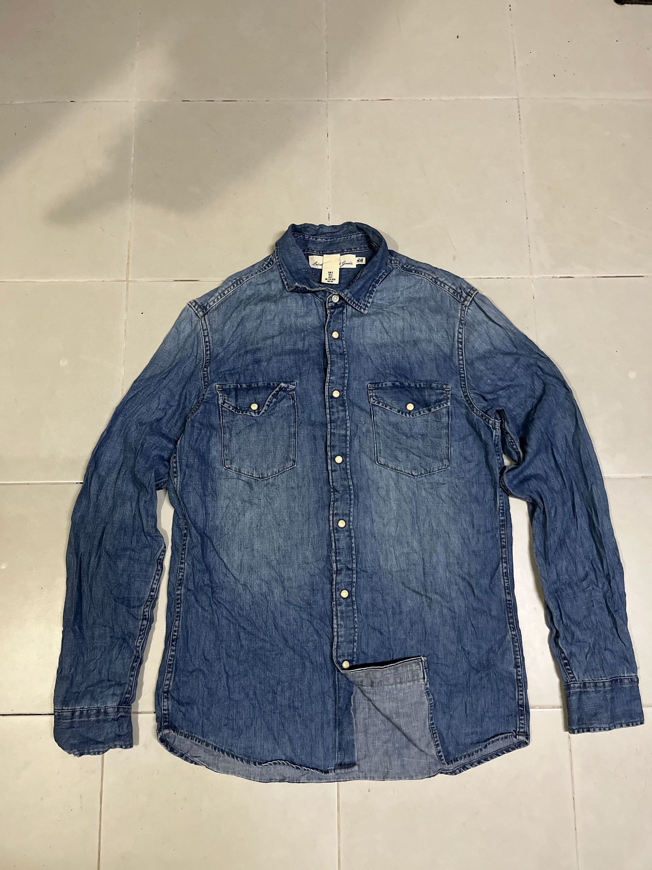 Designer × H&M H&M Long Sleeve Denim Pearl Snap Western Shirt Size US S / EU 44-46 / 1 - 1 Thumbnail