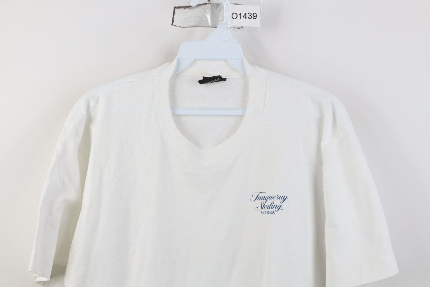 Vintage Vintage 80s 90s Tanqueray Sterling Vodka T-Shirt White USA Size US L / EU 52-54 / 3 - 2 Thumbnail