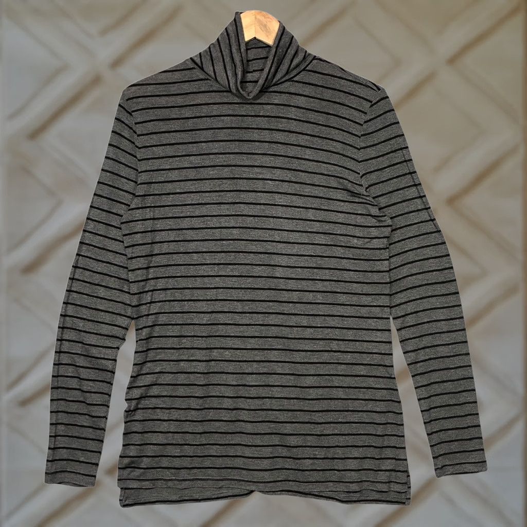 Athleta Athleta Turtleneck Long Sleeve Top Gray Black Size S Size S / US 4 / IT 40 - 1 Thumbnail