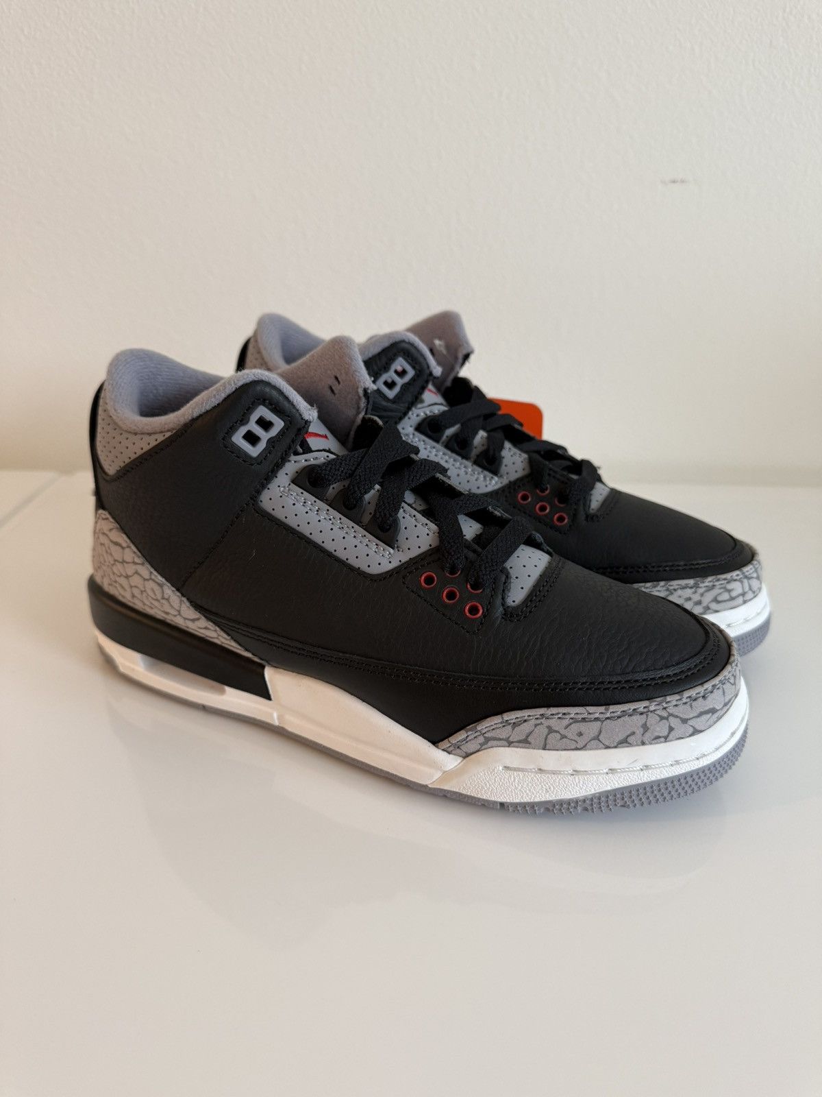 Jordan Brand DS GS 2024 NIKE AIR JORDAN III 3 RETRO BLACK CEMENT Size US 5.5 / IT 35.5 - 1 Thumbnail