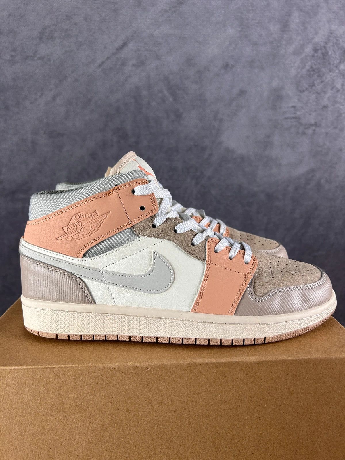 Jordan Brand Nike Air Jordan 1 Mid Mediolan swoosh jumpman Size US 8 / IT 38 - 5 Thumbnail